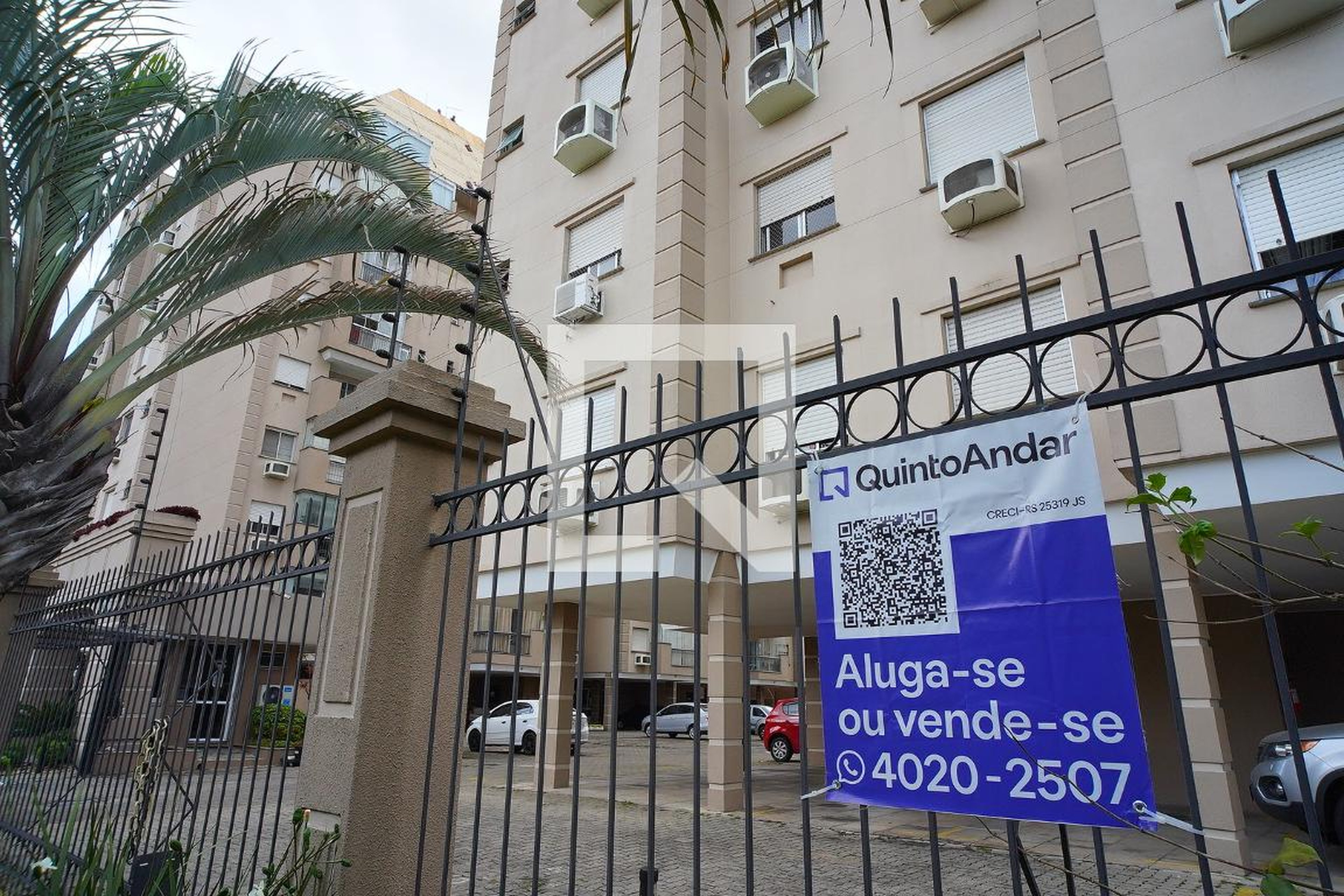 Fachada do Condomínio Condomínio Village de Paris