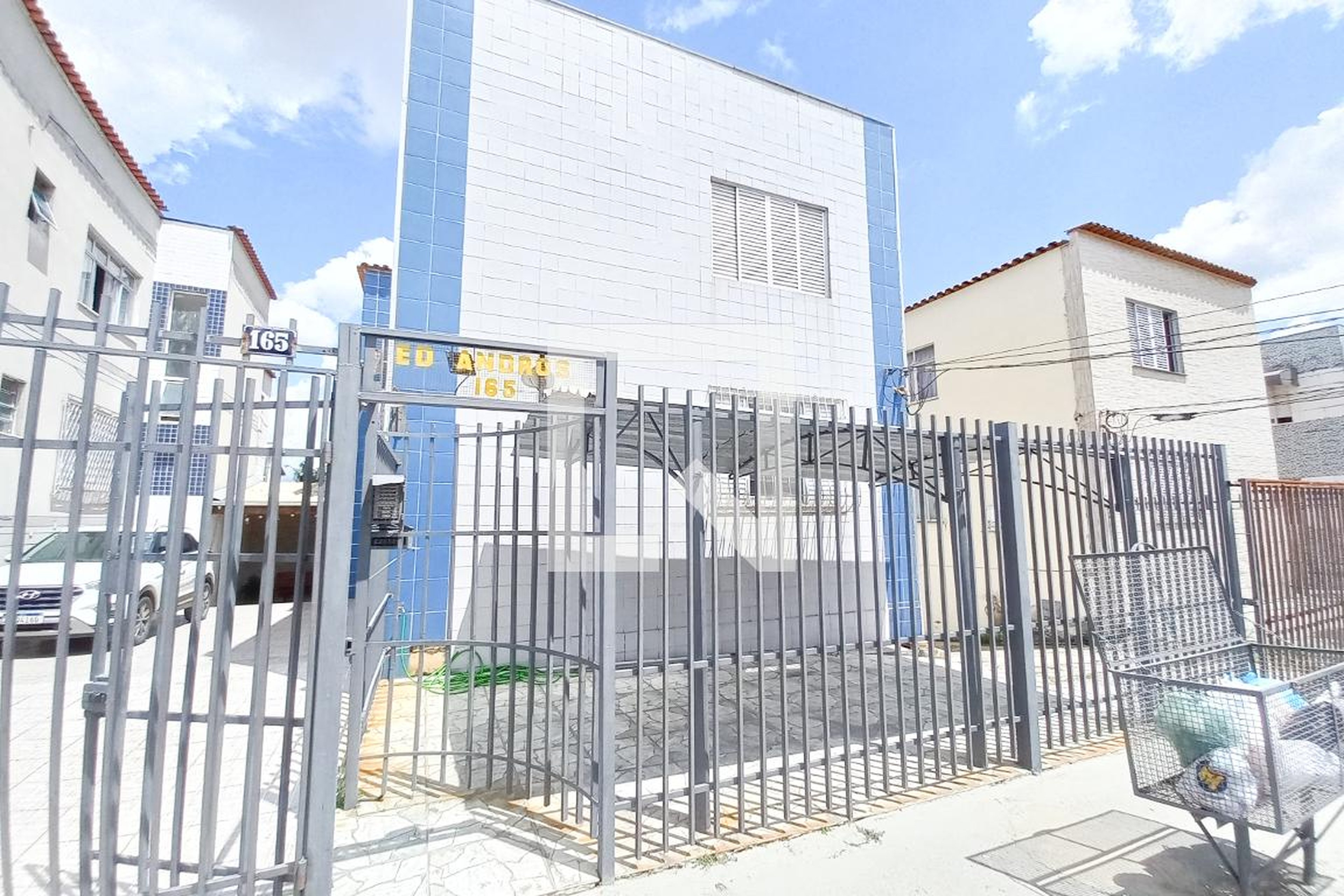 Fachada Condomínio em Rua Júlio Ferreira Pinto, 165