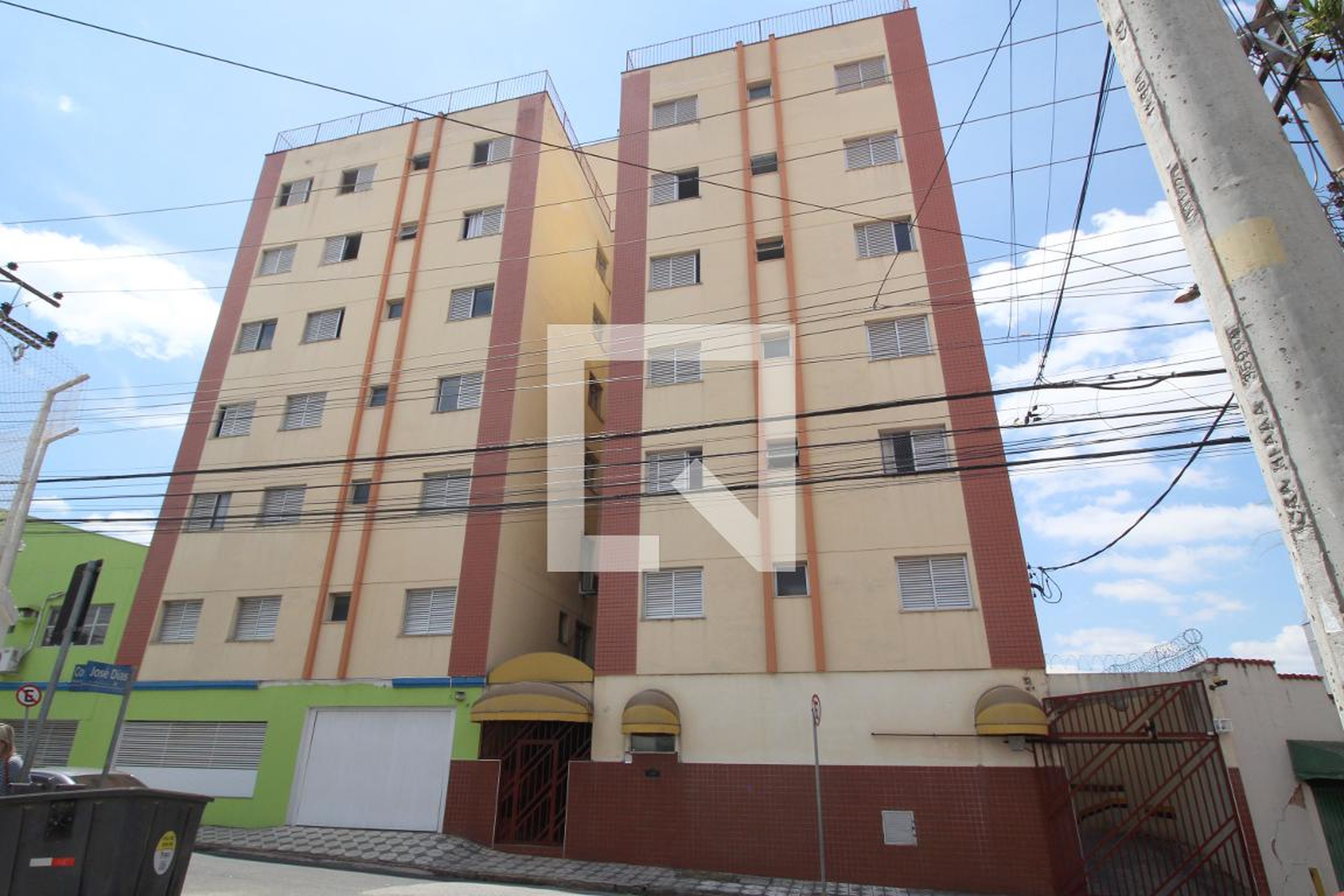 Fachada Condomínio em Rua Salvador Corrêa, 41