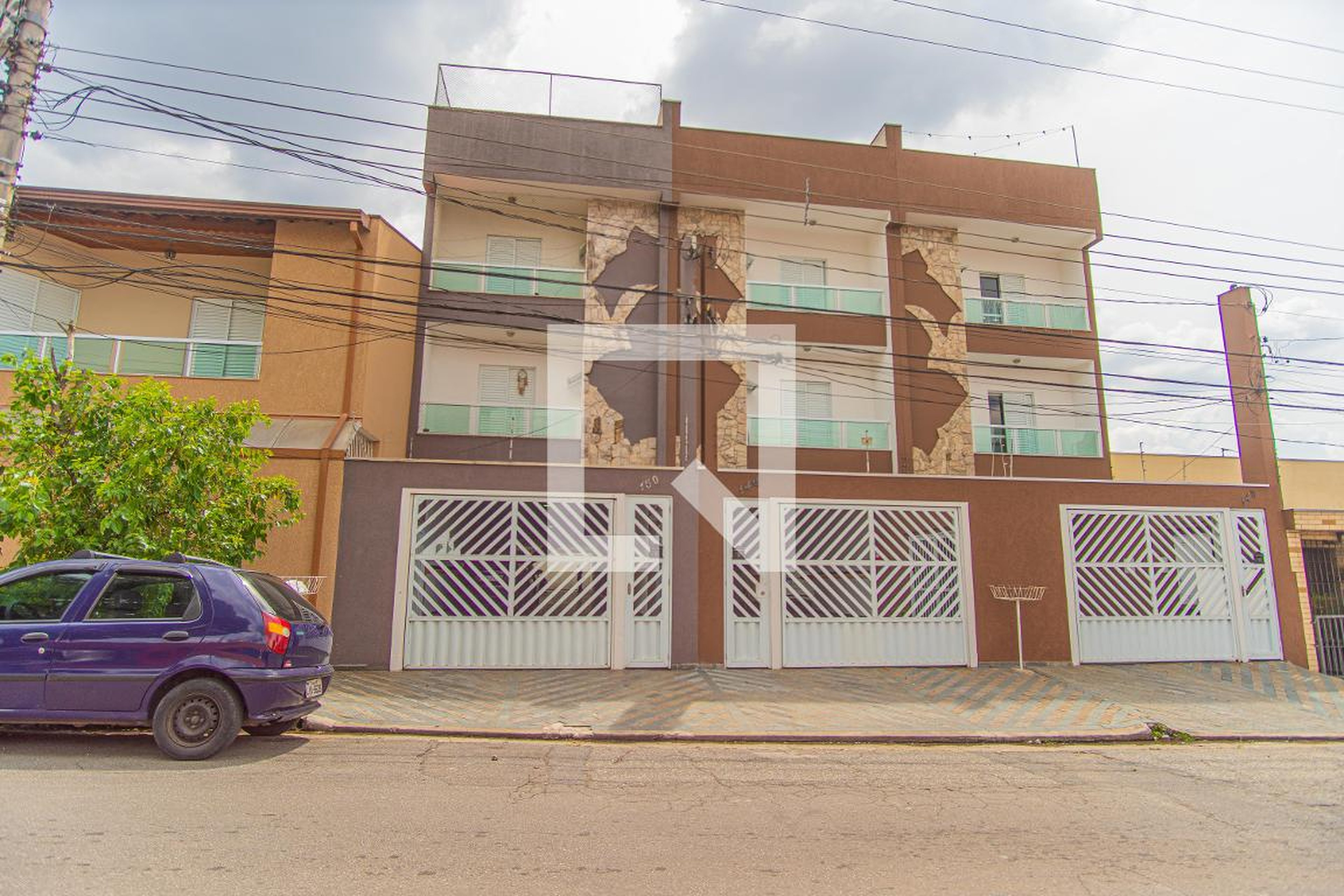 Fachada Condomínio em Rua Coroados, 150