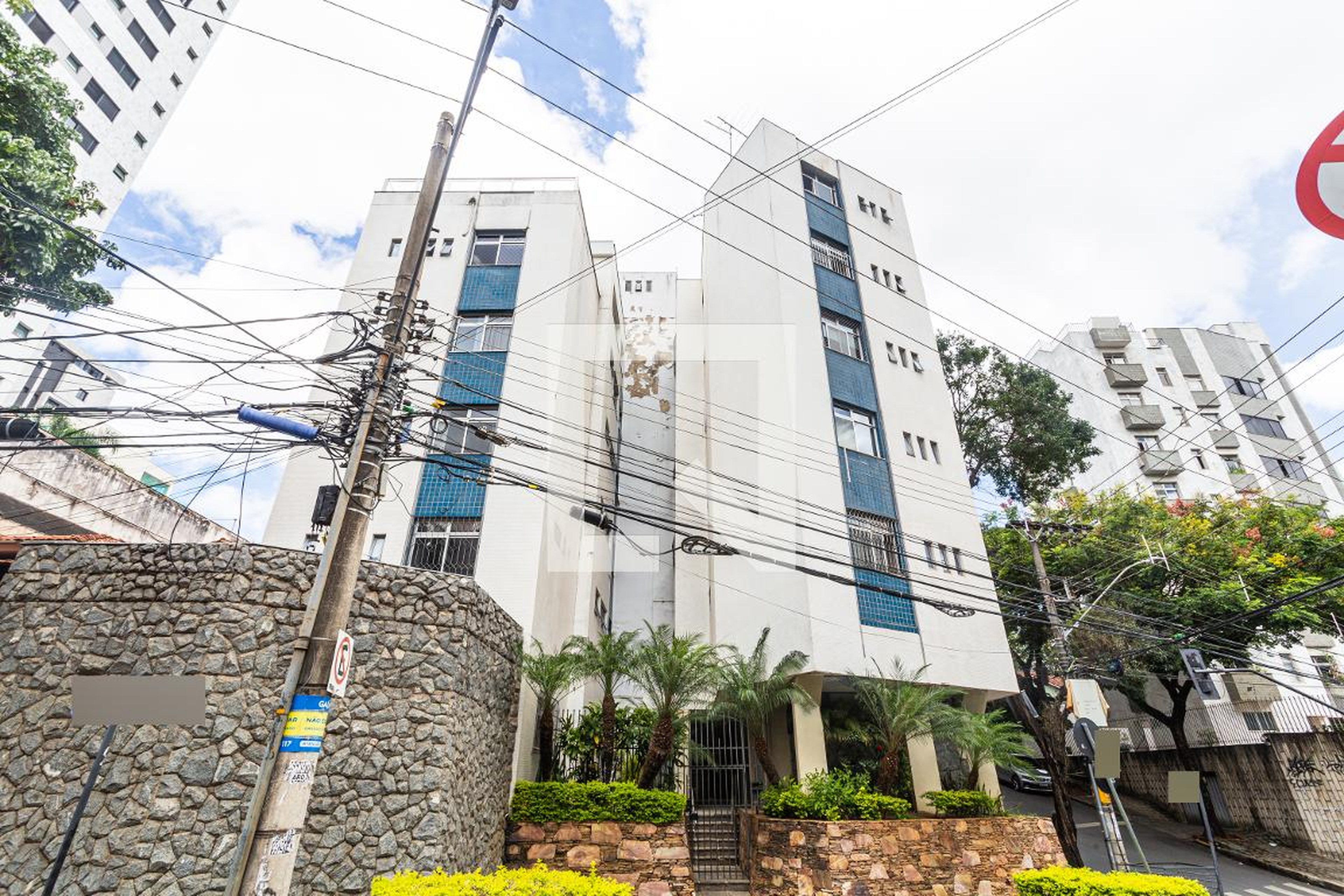 Fachada Condomínio em Rua Francisco Deslandes, 274
