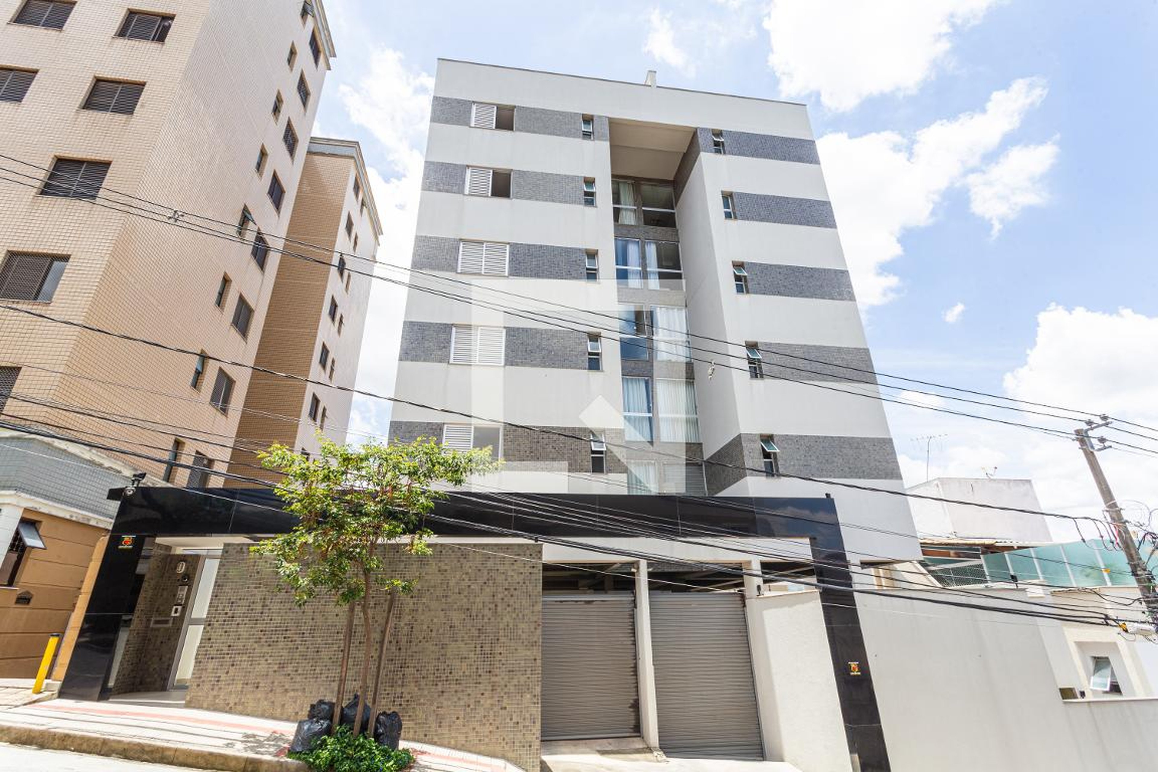 Fachada Condomínio em Rua São Jerônimo, 100