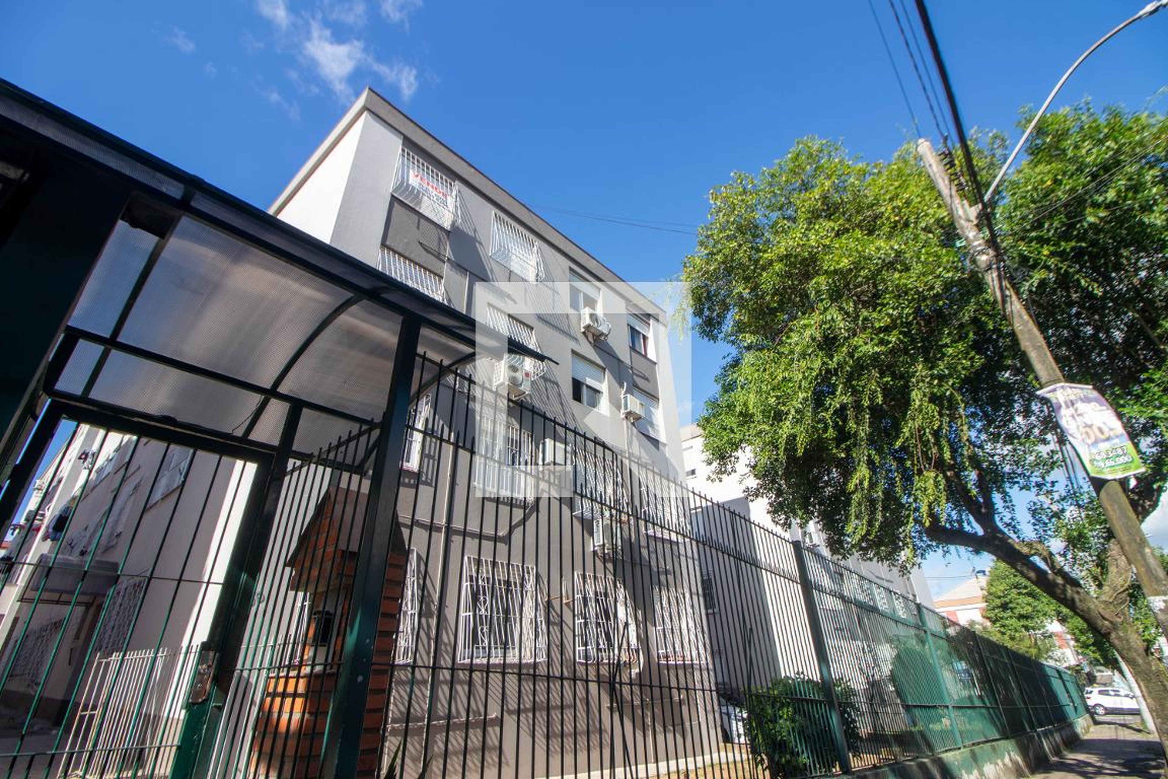 Fachada do Condomínio Condomínio em Rua Professora Amy Herve Ramires, 100