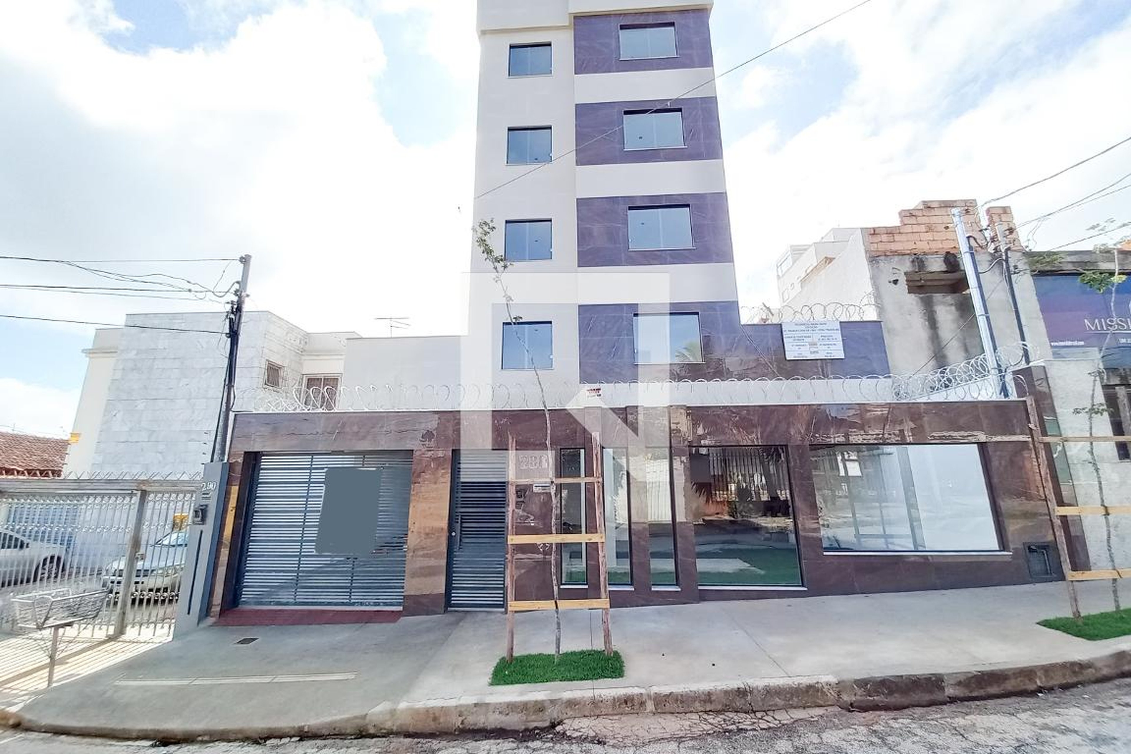 Fachada Condomínio em Rua Maria Sílvia, 280