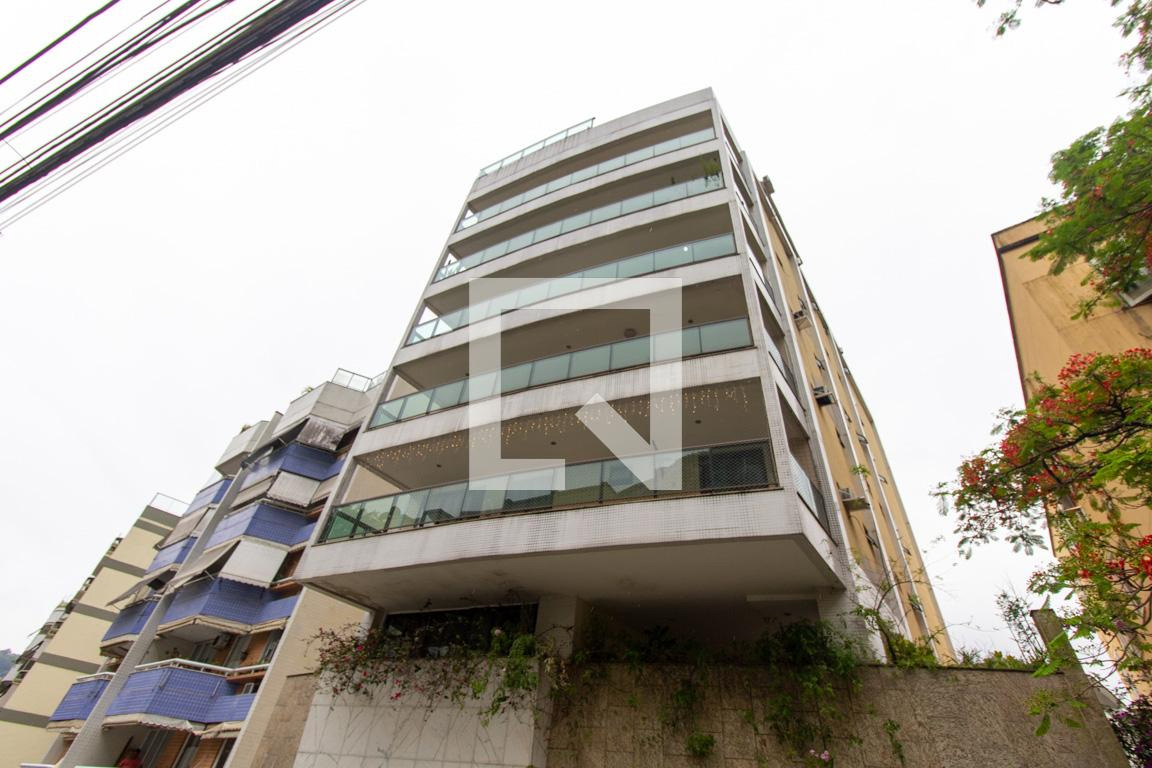 Fachada Condomínio Château de La Montagne