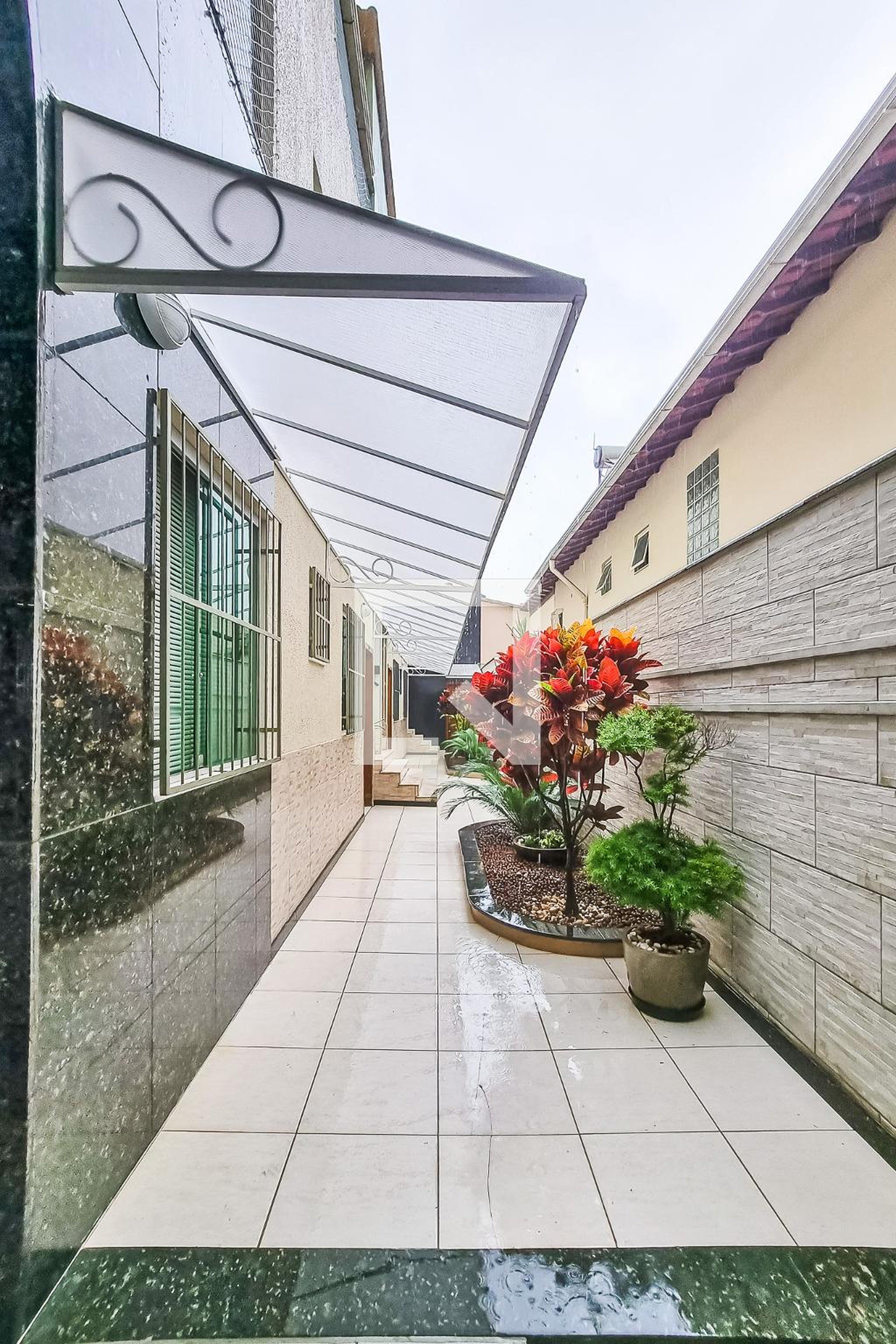 Entrada Condomínio em Rua Homero de Oliveira, 297