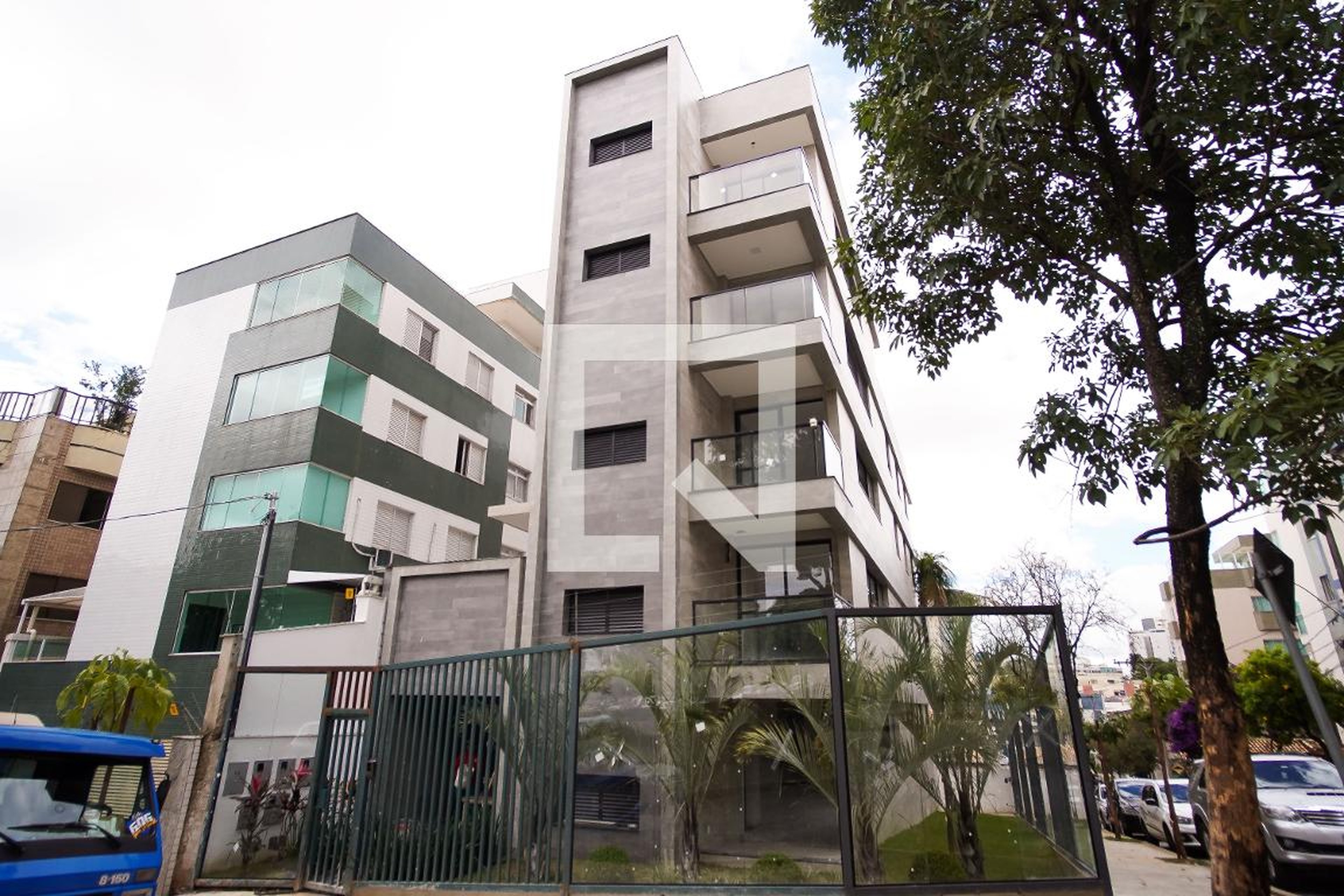 Fachada Condomínio em Rua Maestro Francisco Flôres, 100