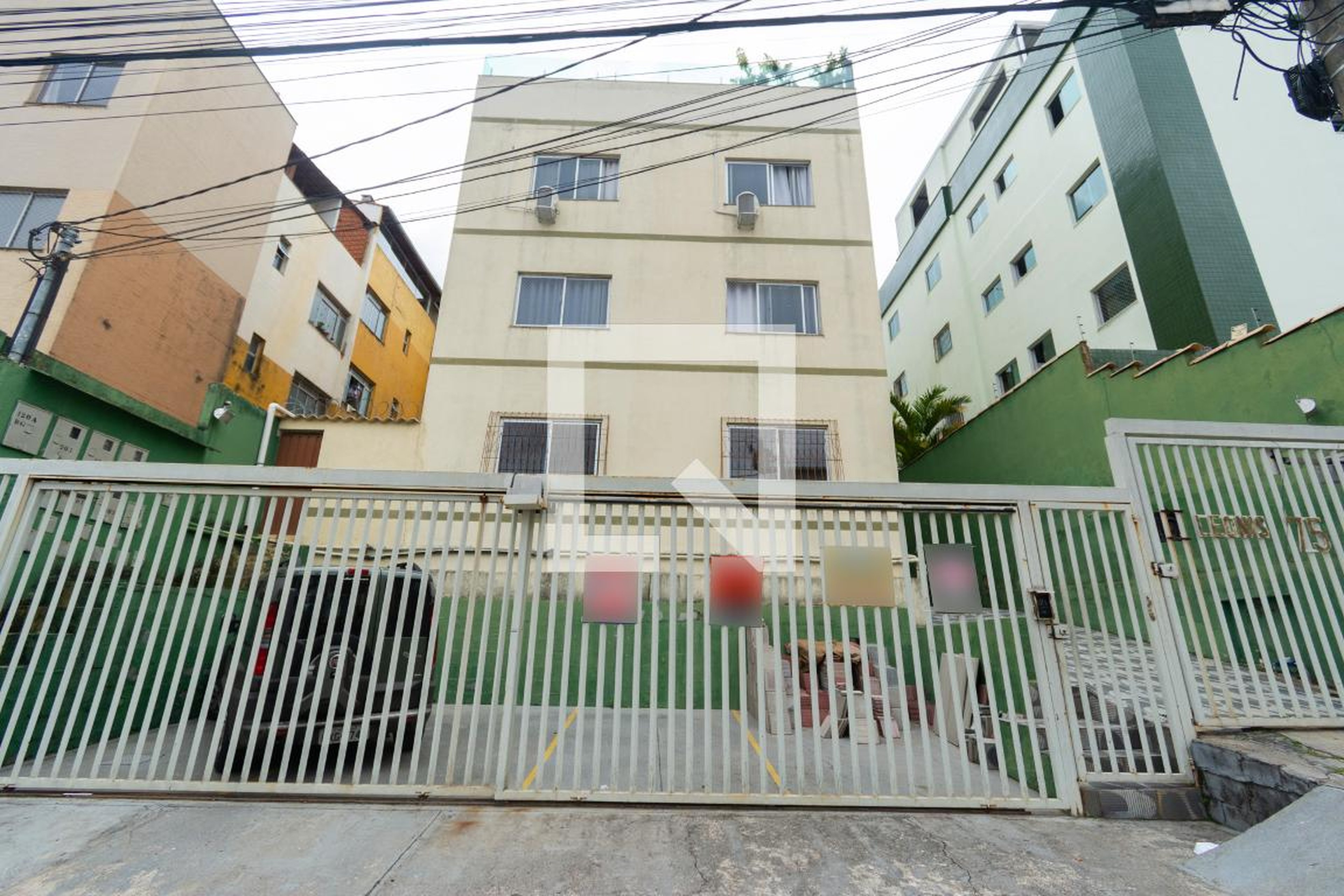 Fachada Condomínio em Rua Leônis, 89