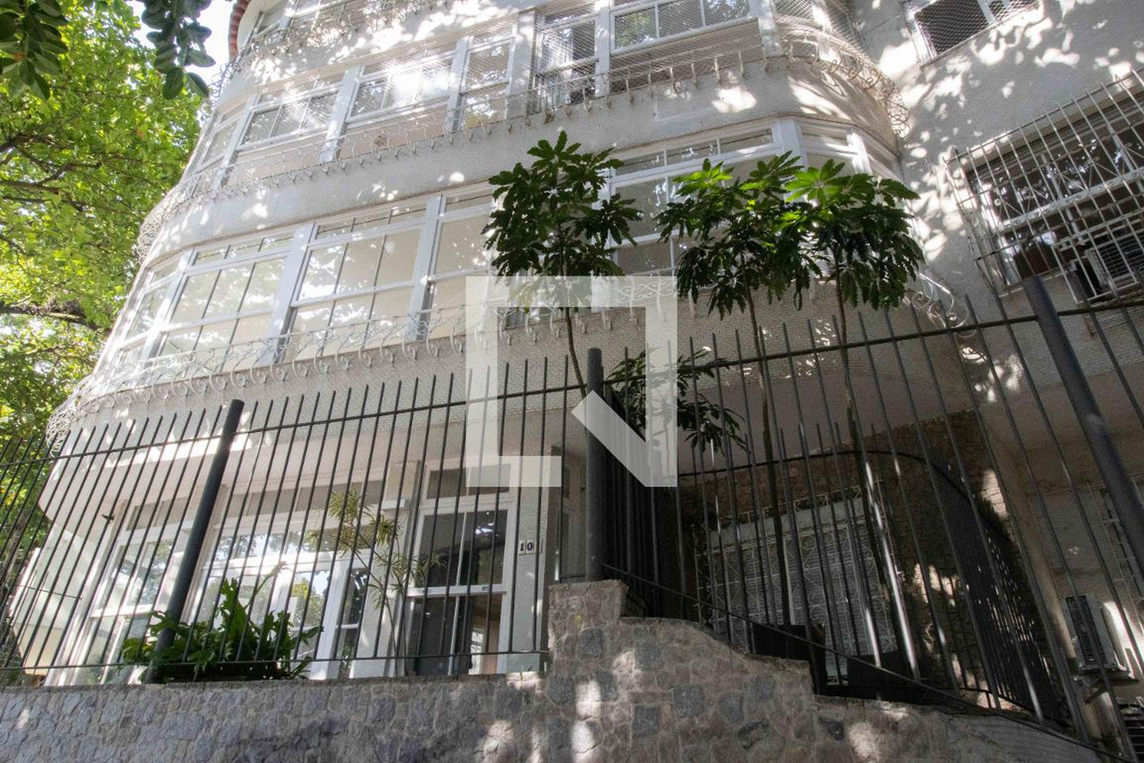 Fachada Condomínio em Rua General Venâncio Flores, 620