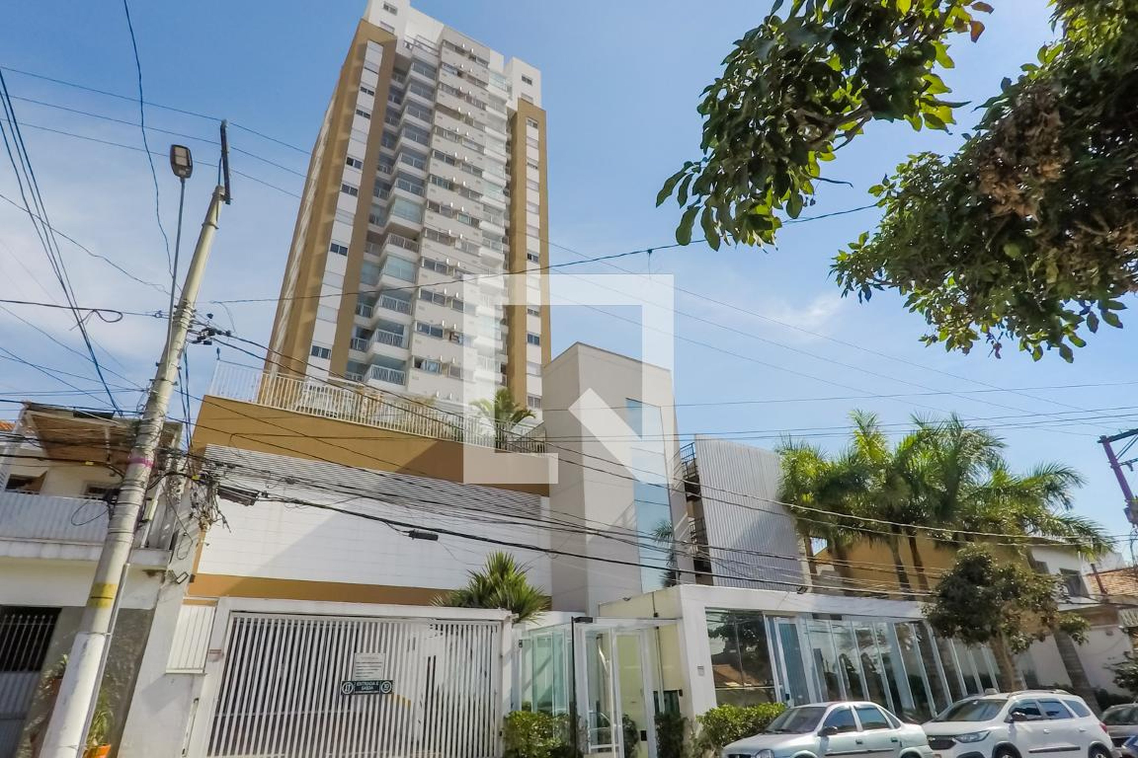 Fachada Condomínio em Rua Santo Irineu, 69