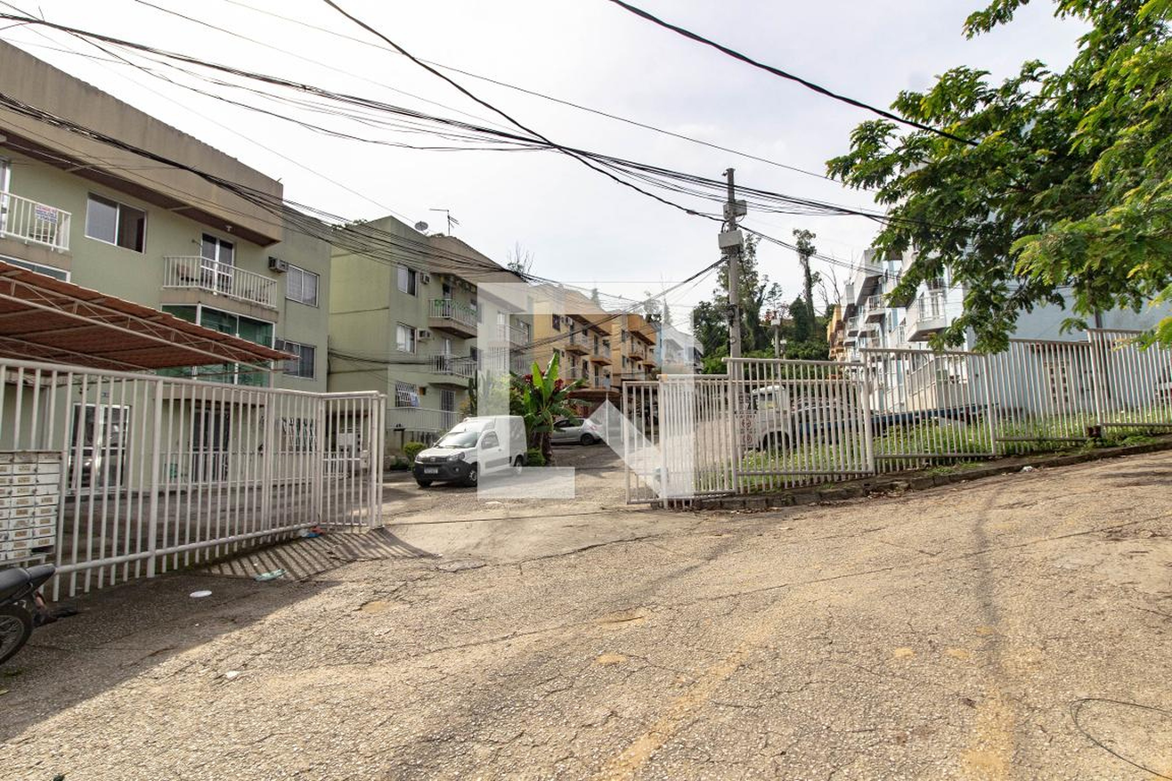 Fachada Condomínio em Rua Marisa Resende Bastos, 111