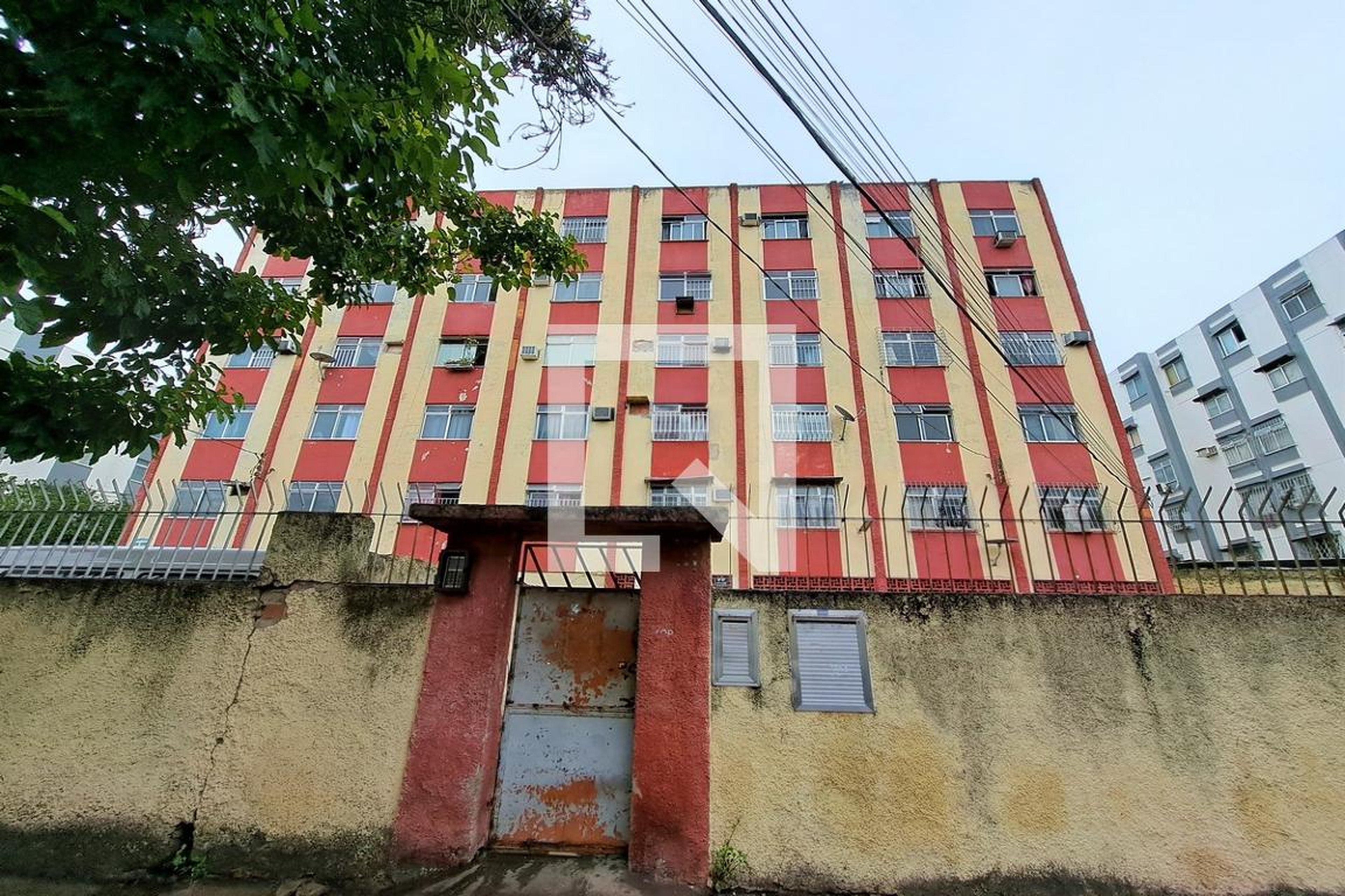 Fachada Condomínio em Rua Lago Verde, 90