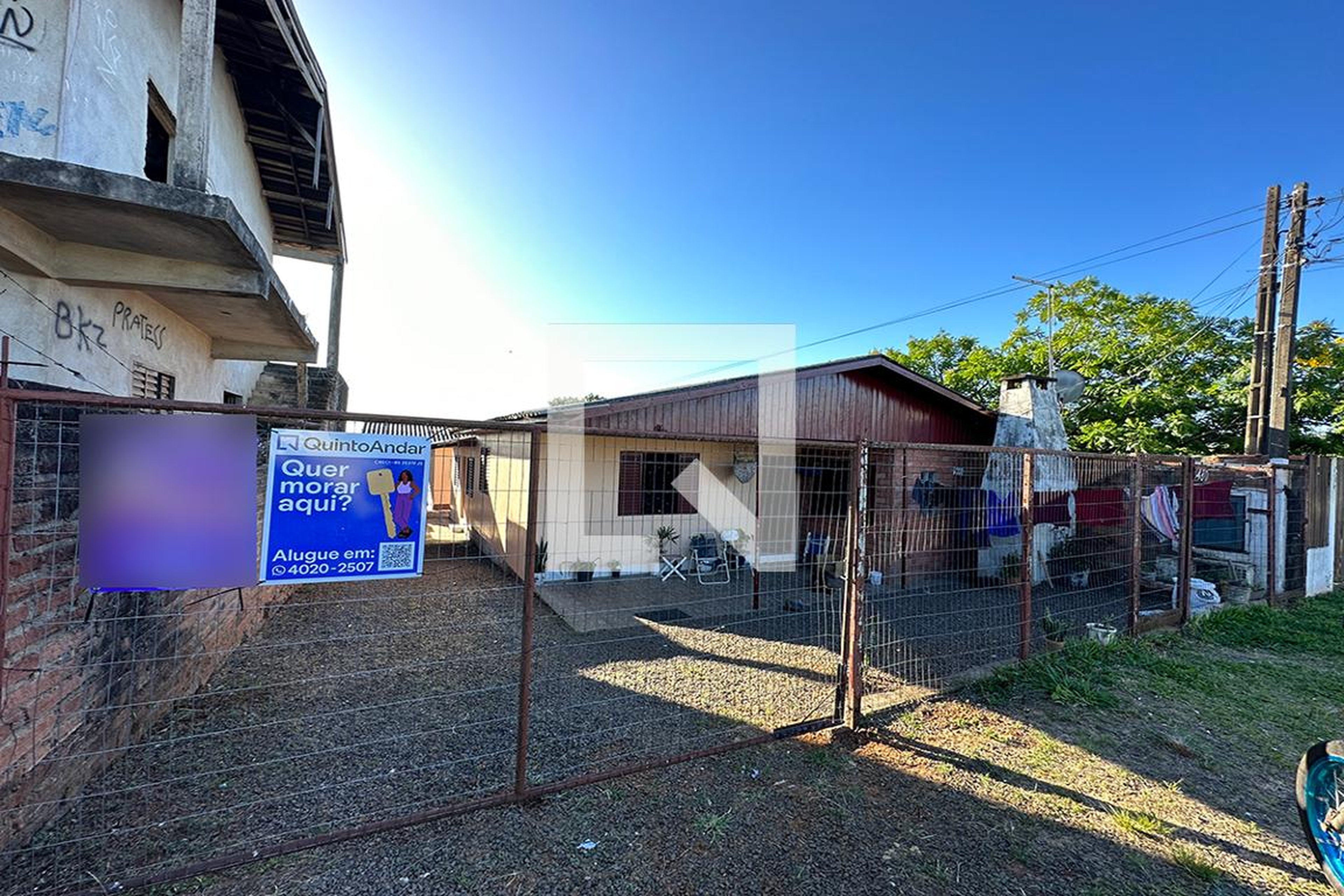 Fachada Condomínio em Rua Claris Amadéo Rossi, 480