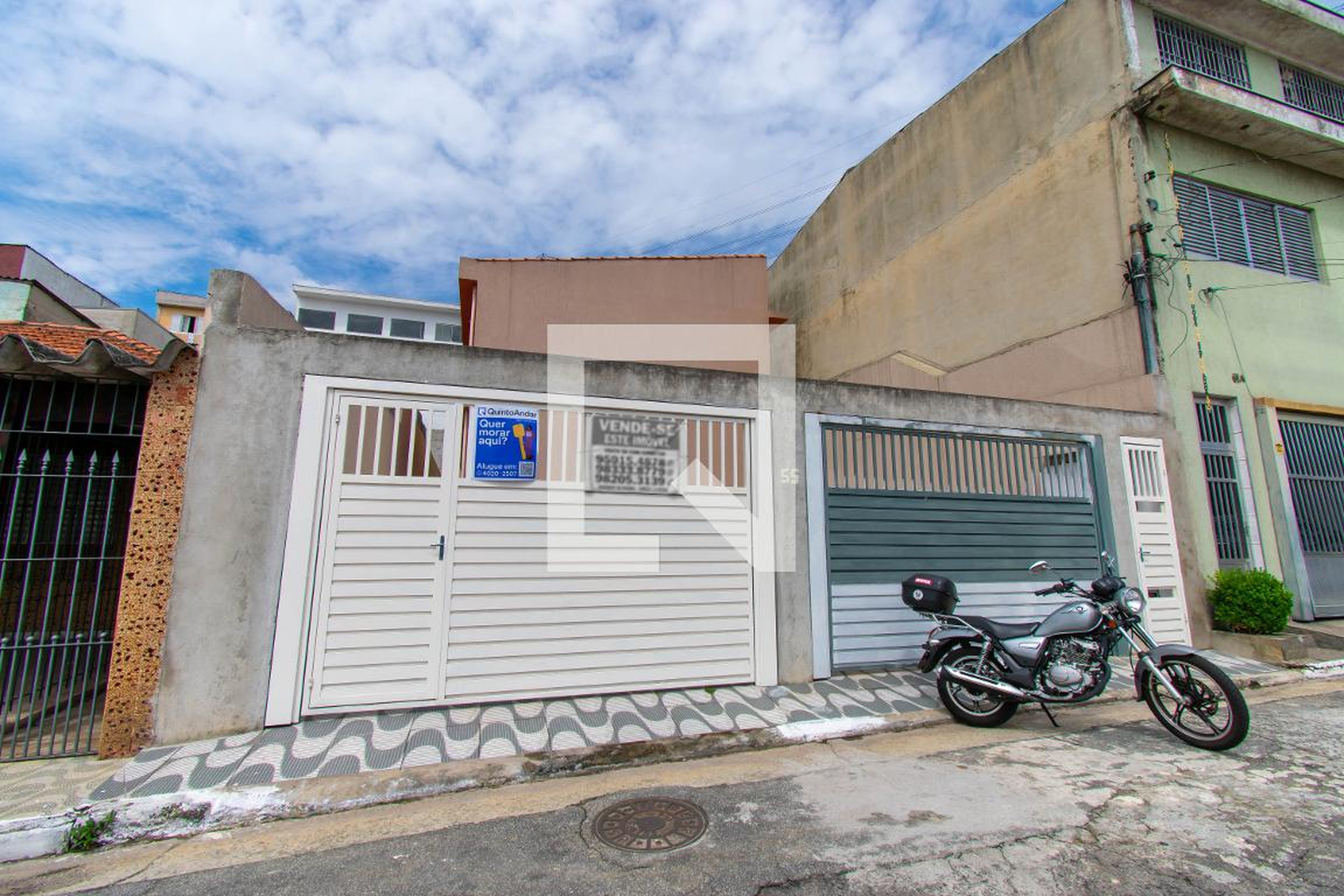 Fachada Condomínio em Rua Leonel Coelho da Silva, 55