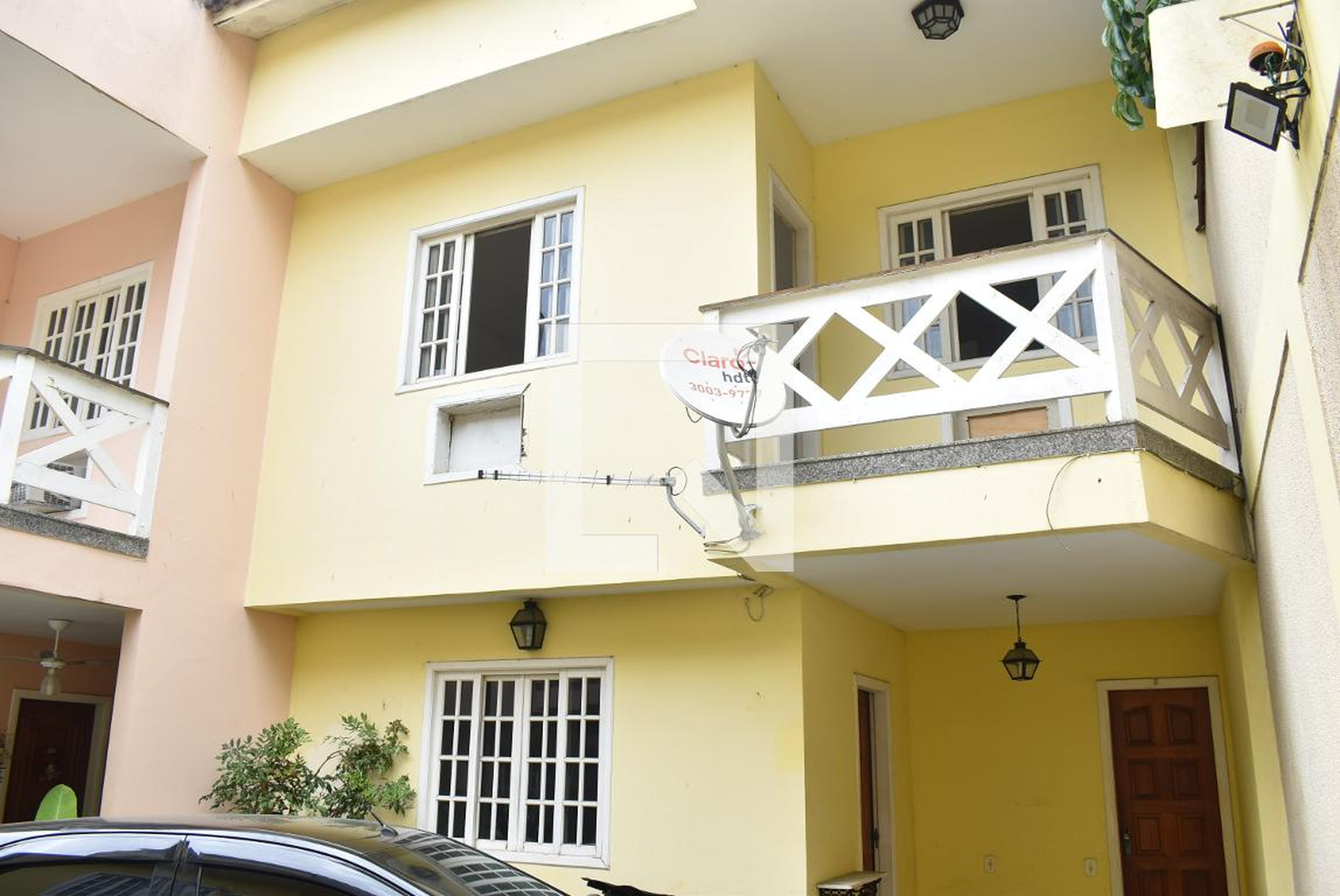 Fachada Condomínio em Rua dos Limoeiros, 461