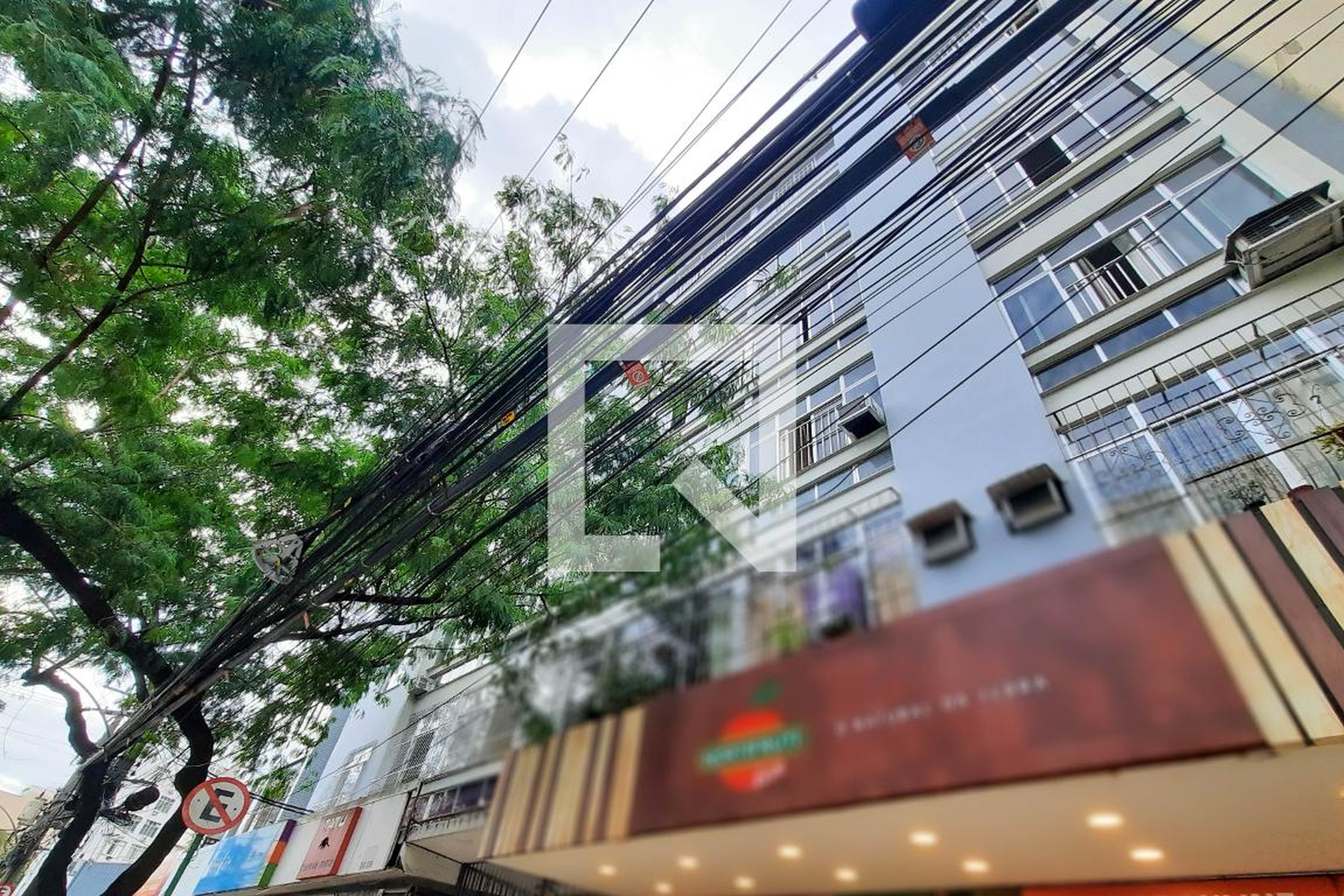 Fachada Condomínio em Rua Mariz e Barros, 554