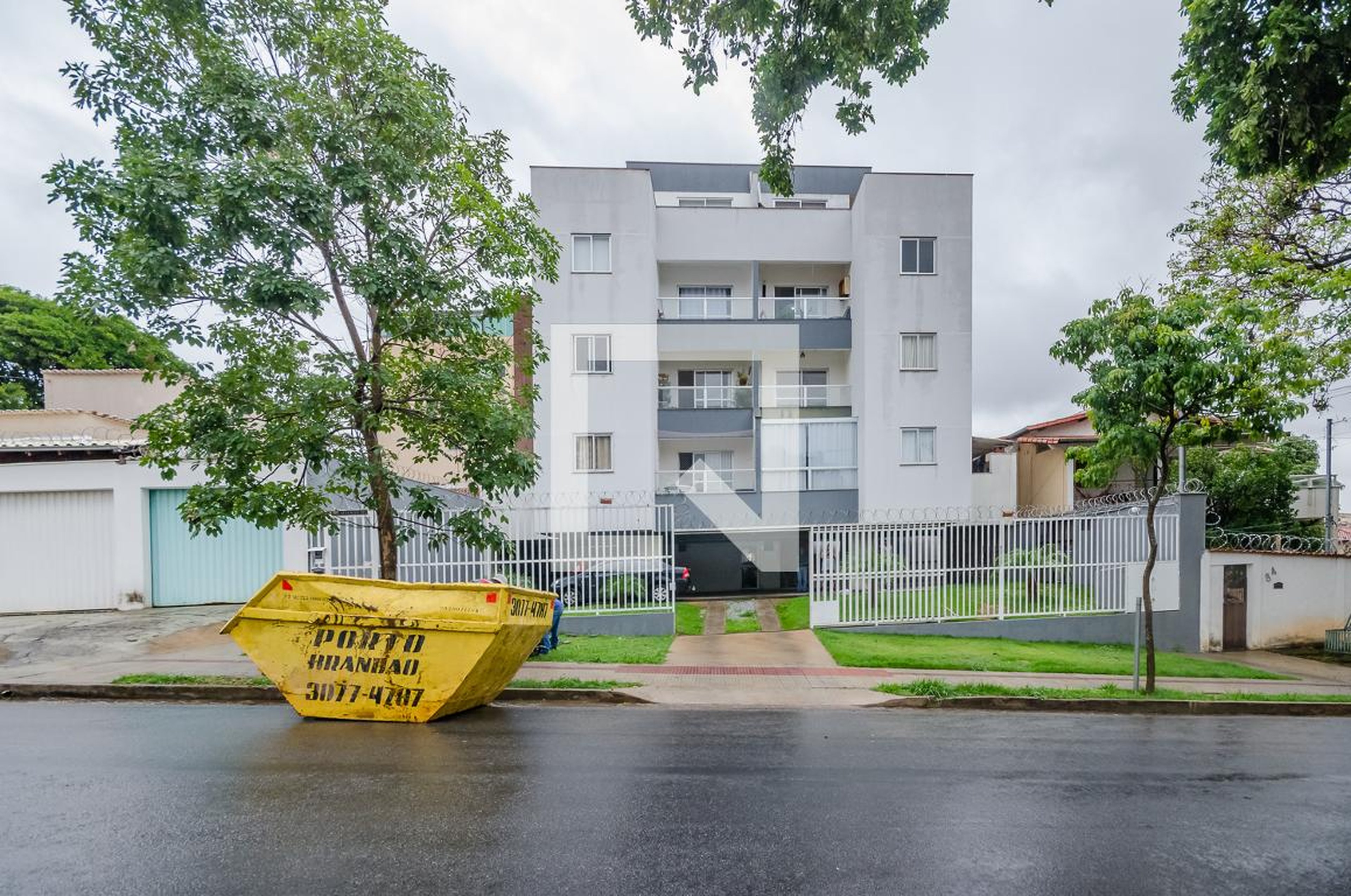 Fachada Condomínio em Rua Luiz Cosme, 200