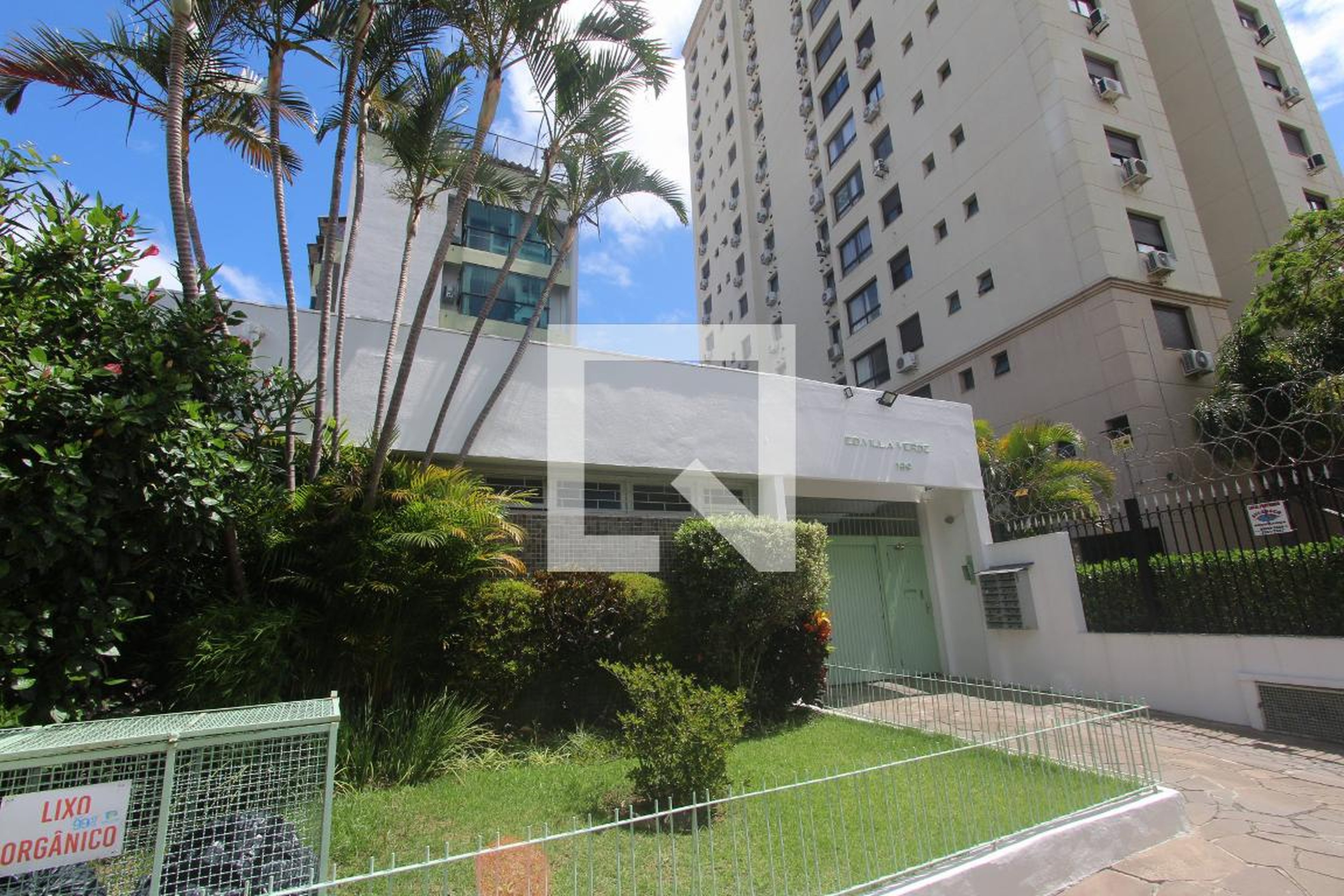 Fachada do Condomínio Condomínio Villa Verde