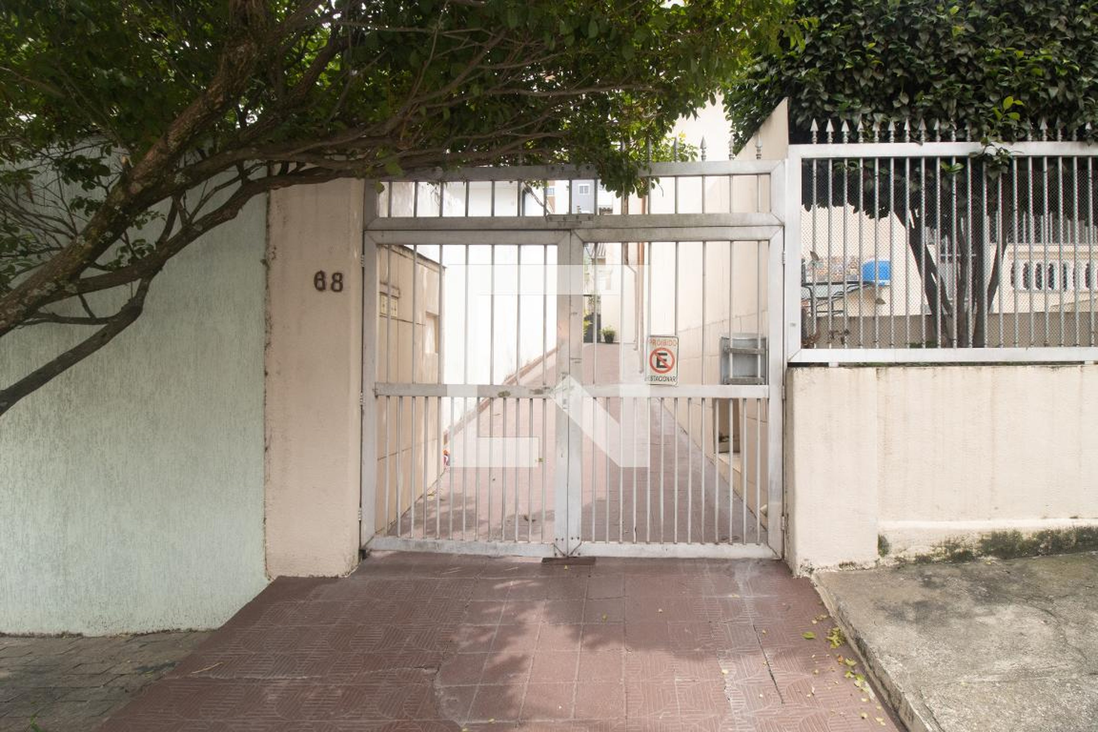 Fachada Condomínio em Rua Francisca Emília, 68