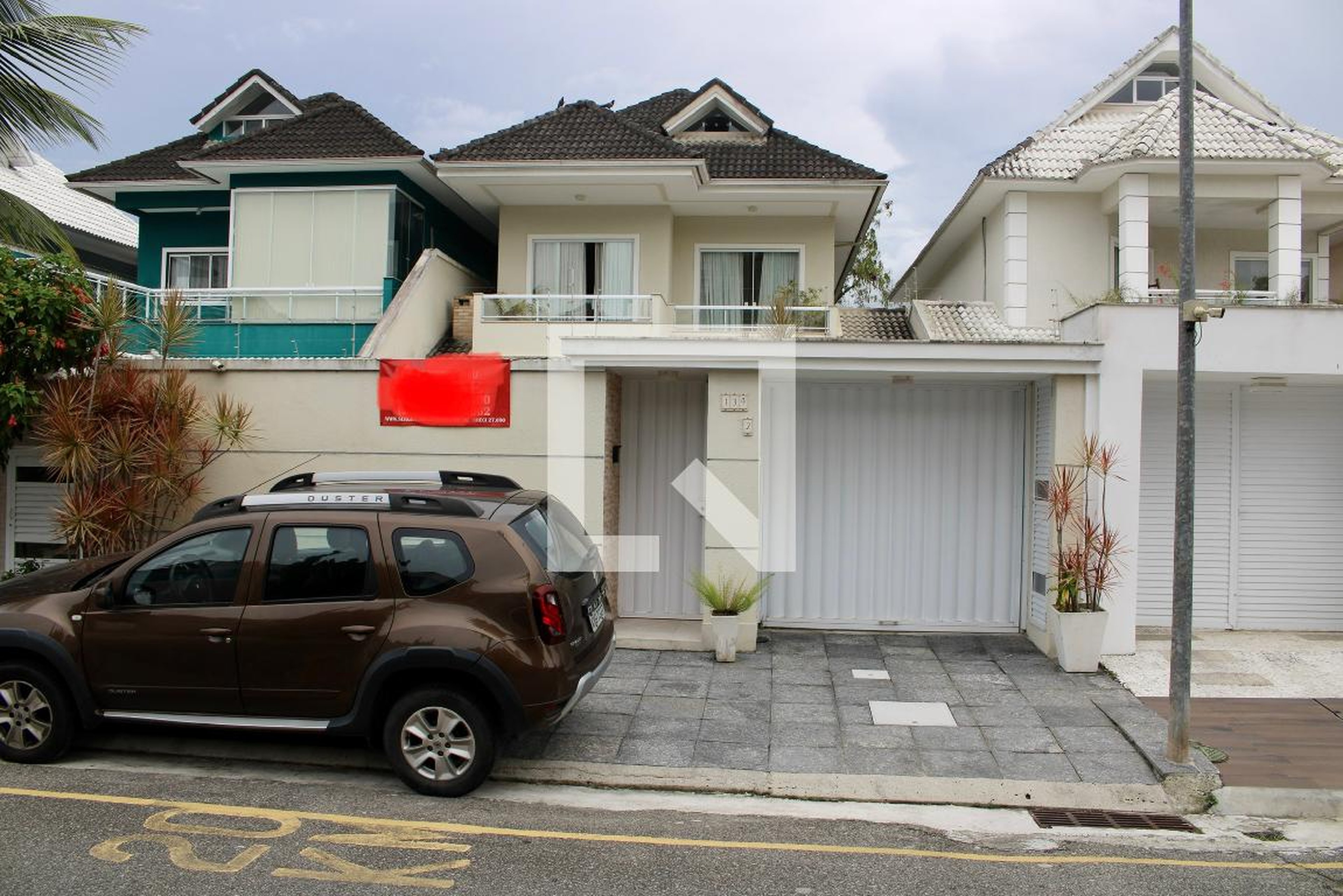 Fachada Condomínio em Rua Dr Cesar Cartel Villela, 139