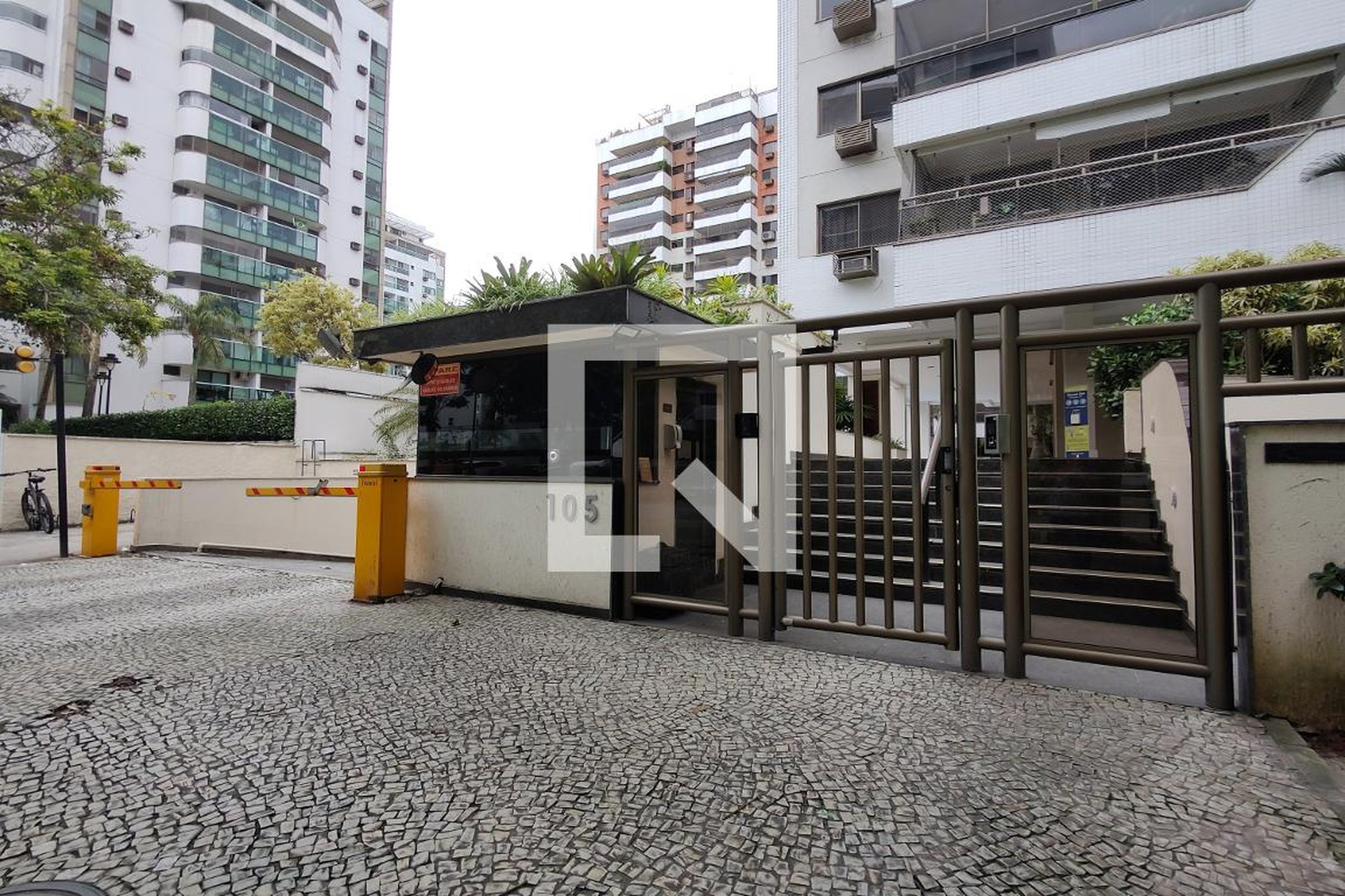 Fachada do Condomínio Condomínio Rio 2