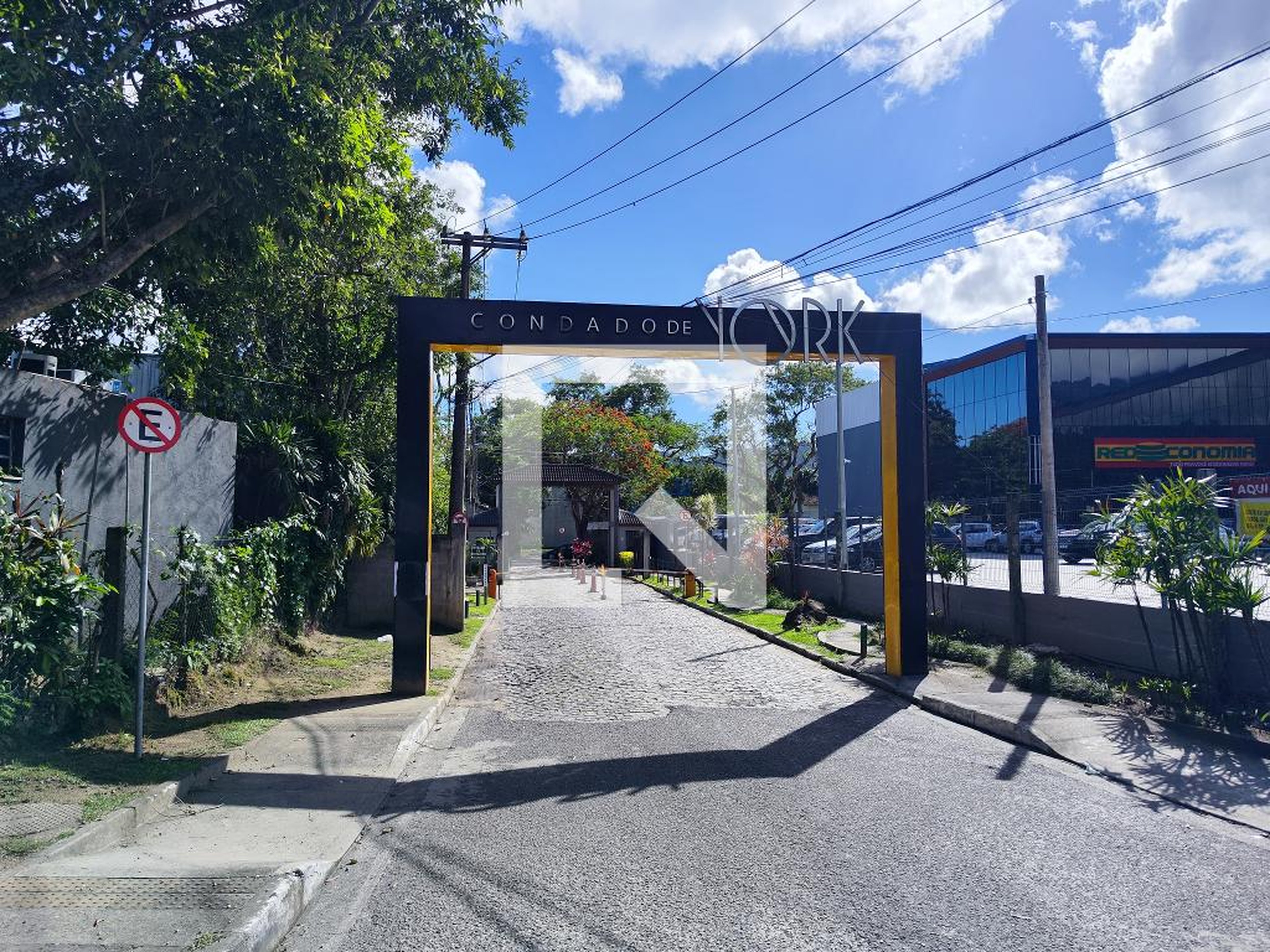 Fachada Condomínio em Rua Joaquim Gomes Ferreira, 375