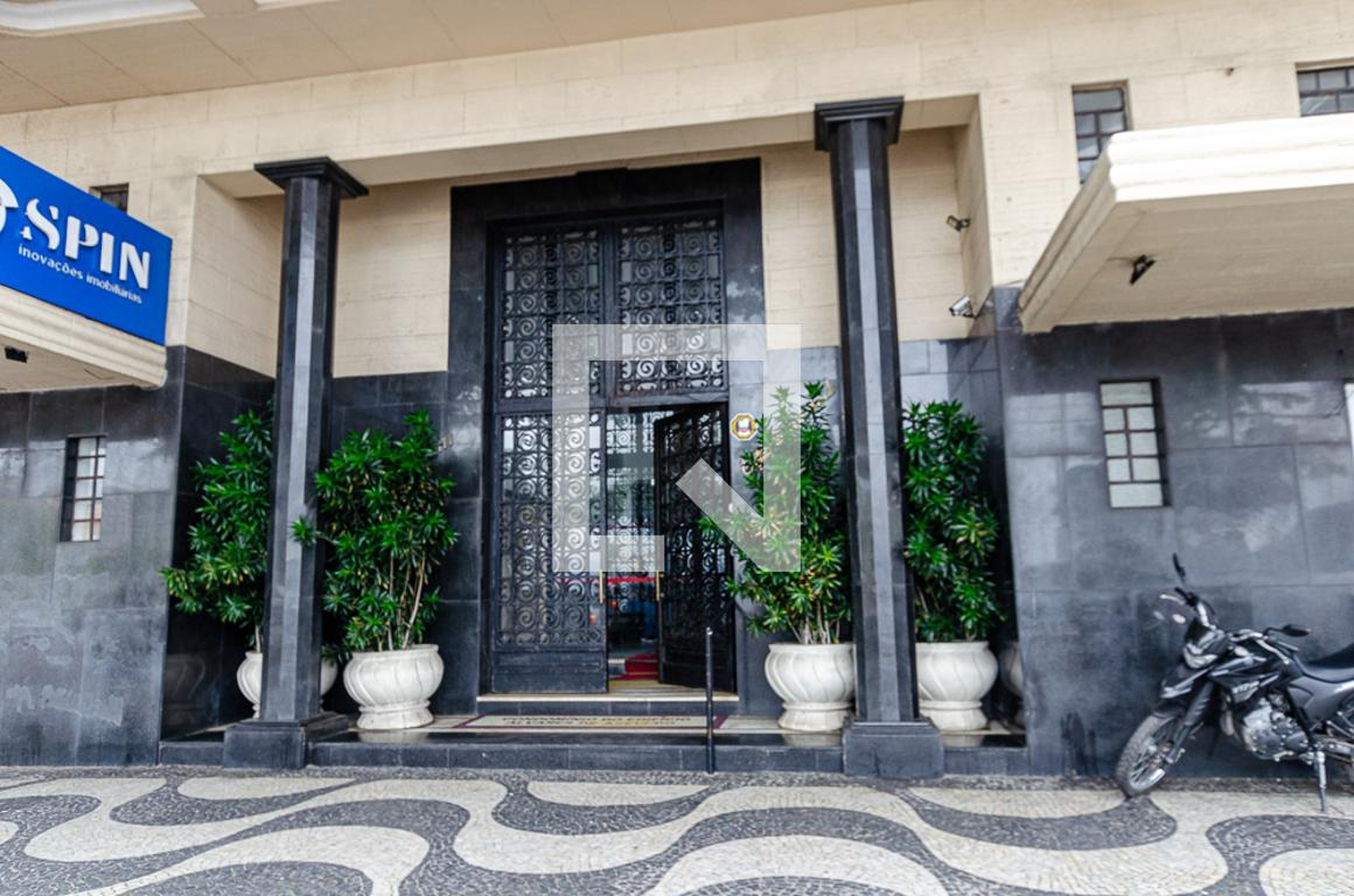 Entrada - Edifício Álvares de Azevedo