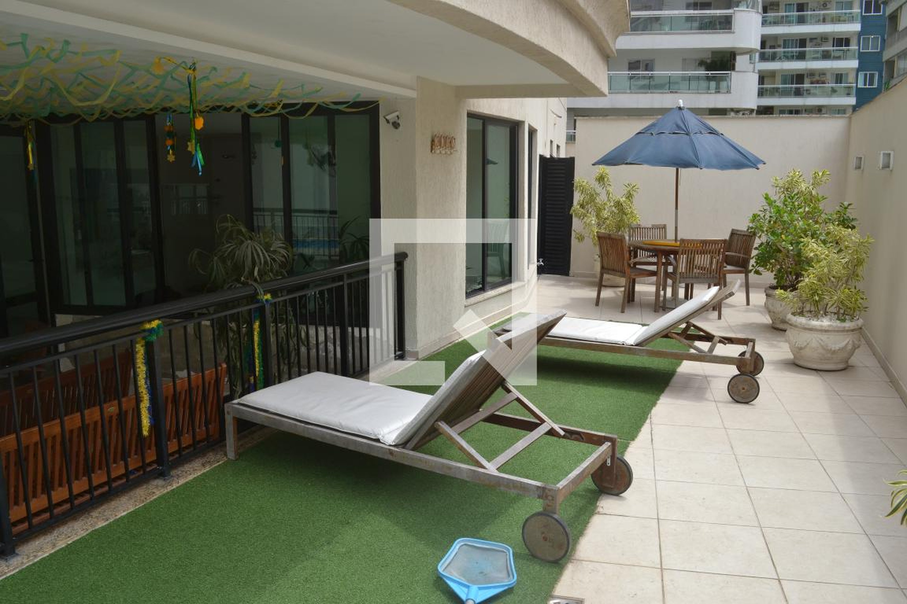 Área da Piscina - Edifício Residencial Ile Saint Louis