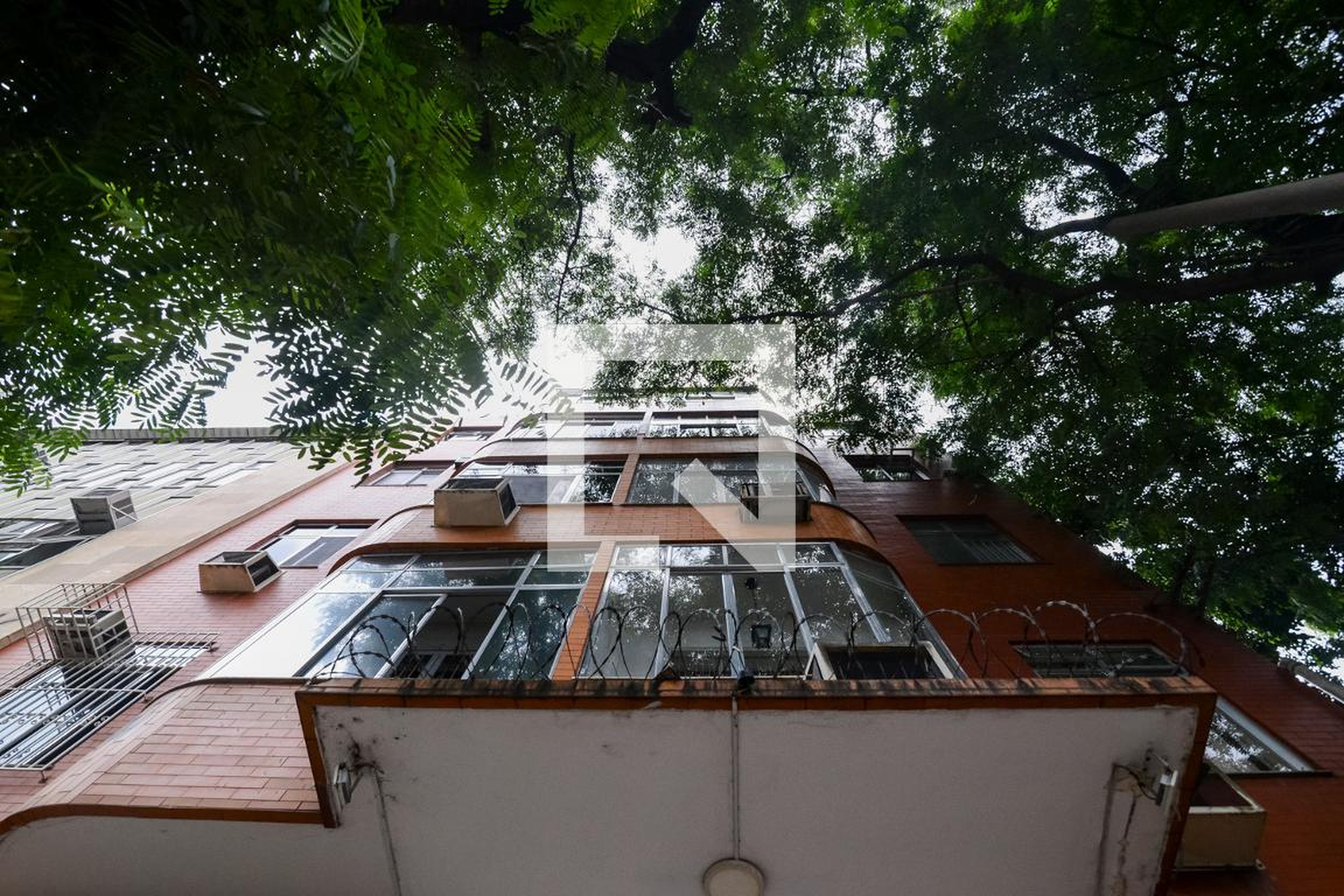 Fachada Condomínio em Rua Paulo Fernandes, 18