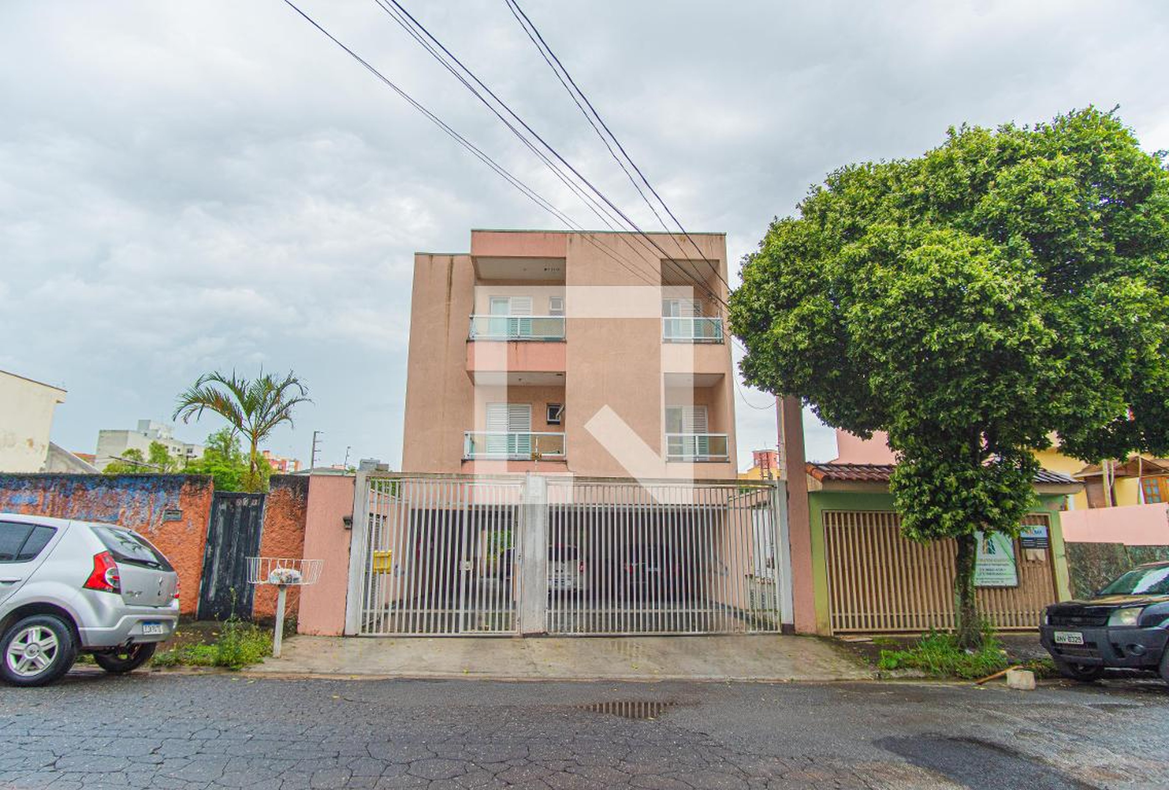 Fachada Condomínio em Rua Fernando Lona, 264