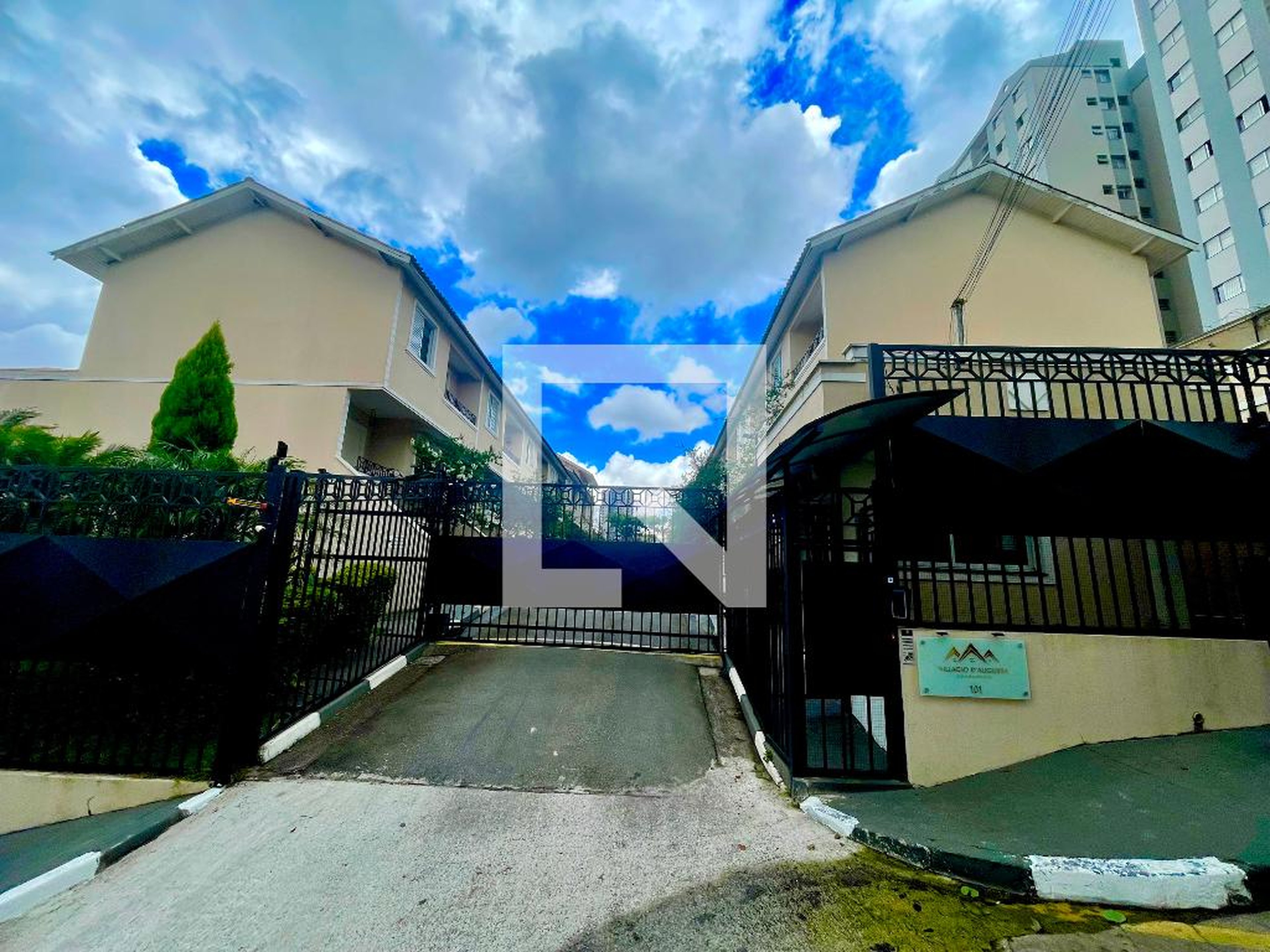 Fachada do Prédio Condomínio Village Augusta