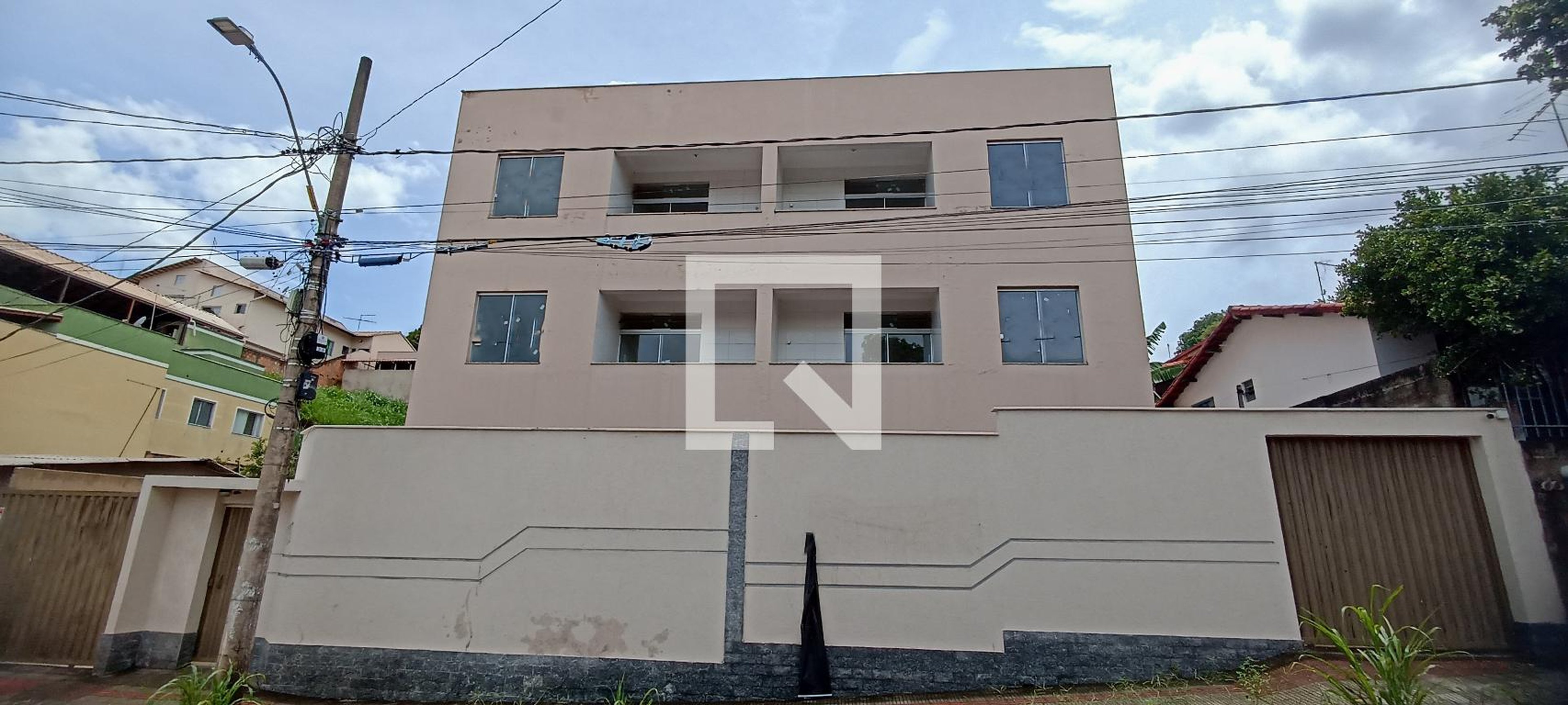 Fachada Condomínio em Rua Cesário Parreira, 730