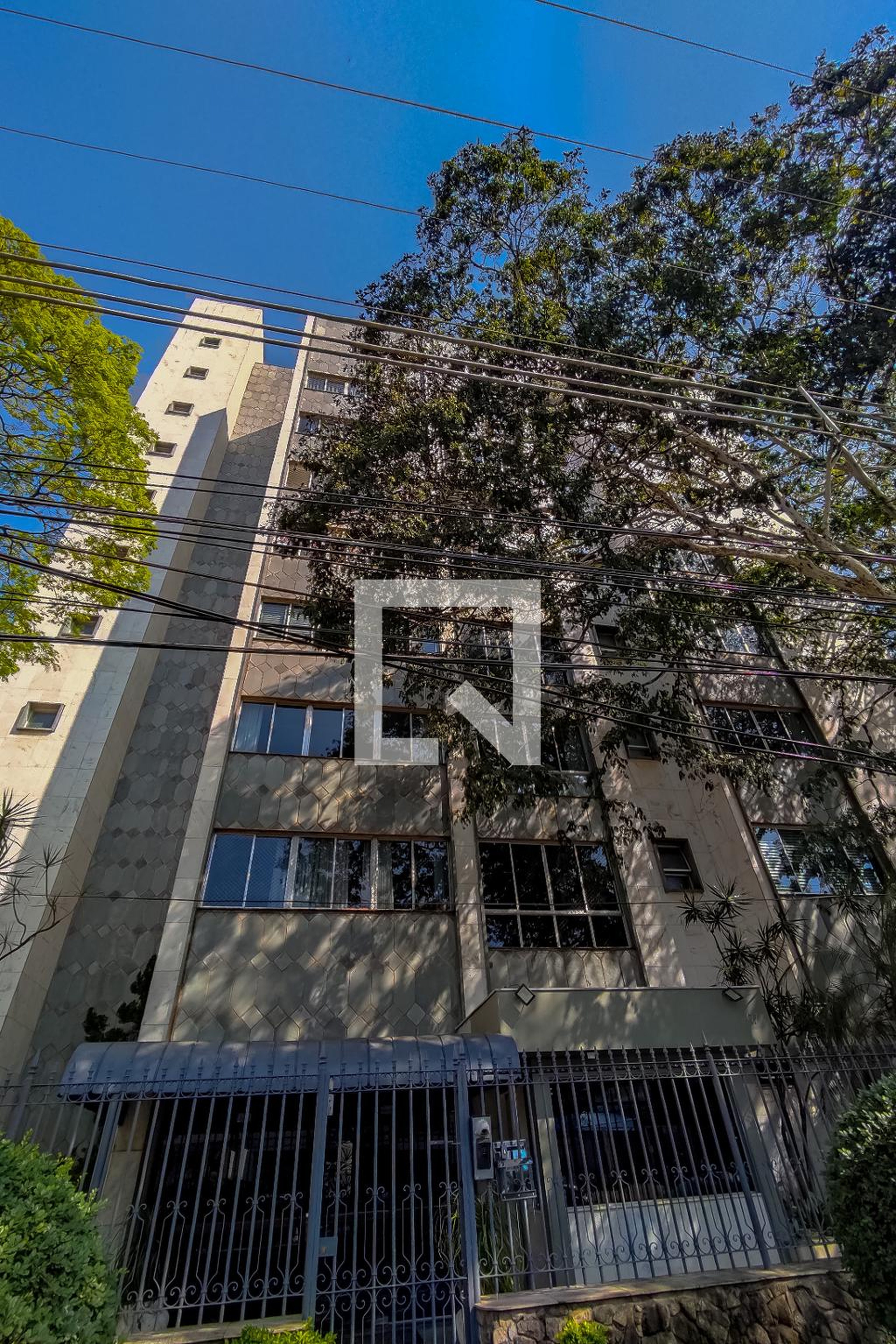 Fachada Condomínio em Avenida dos Bandeirantes, 477