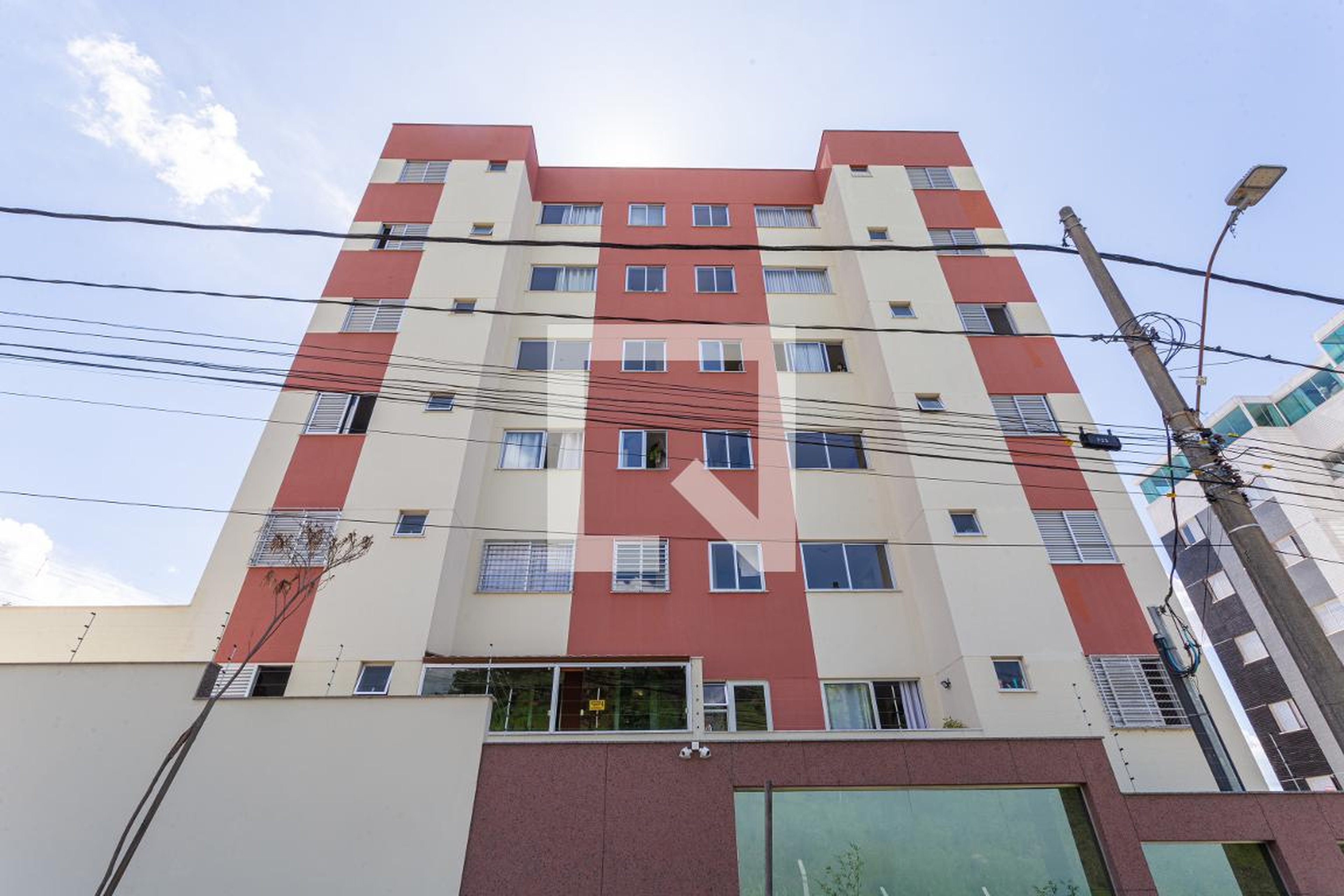 Fachada Condomínio em Rua Pastor Achilles Barbosa, 305