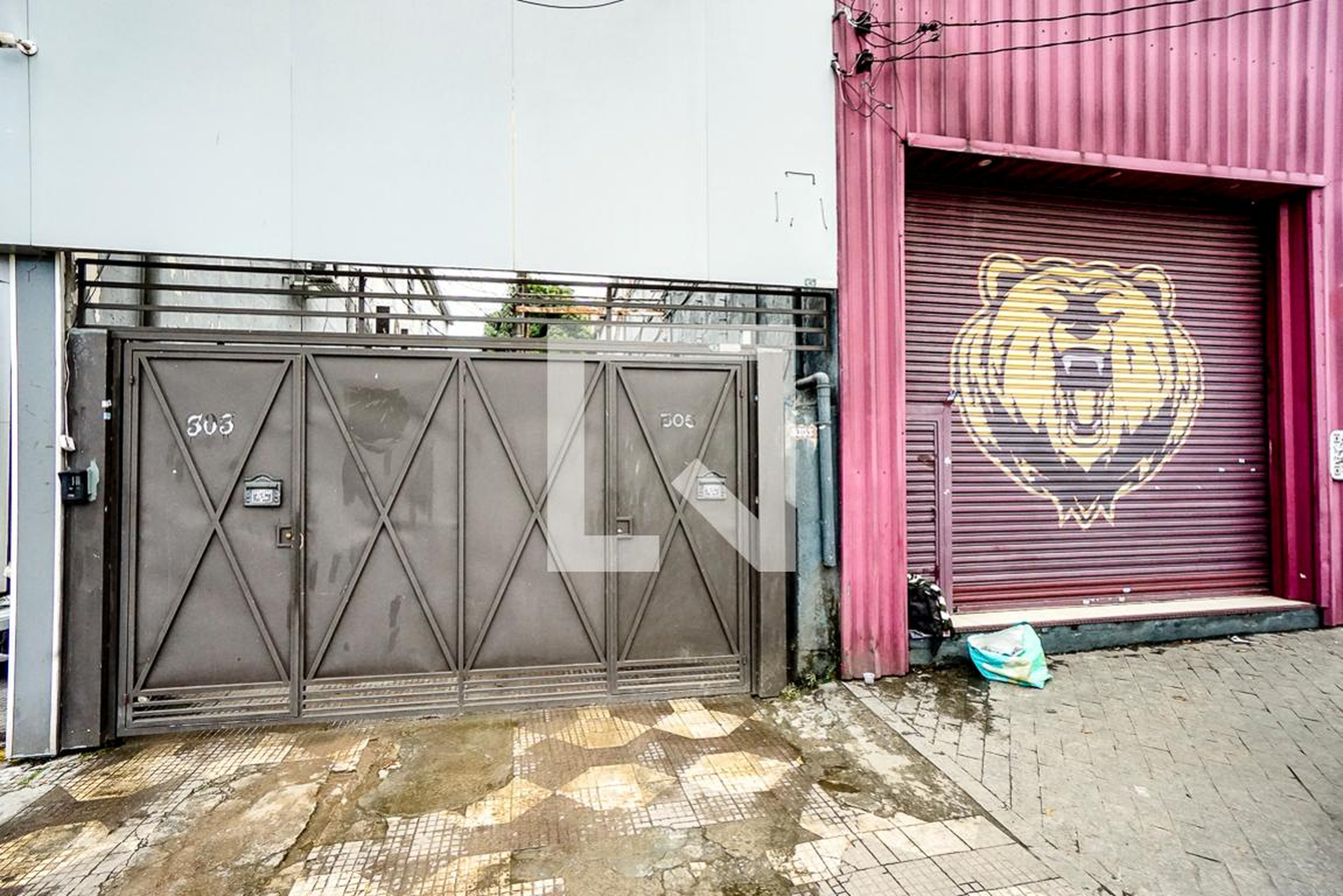 Fachada Condomínio em Rua Celina, 305