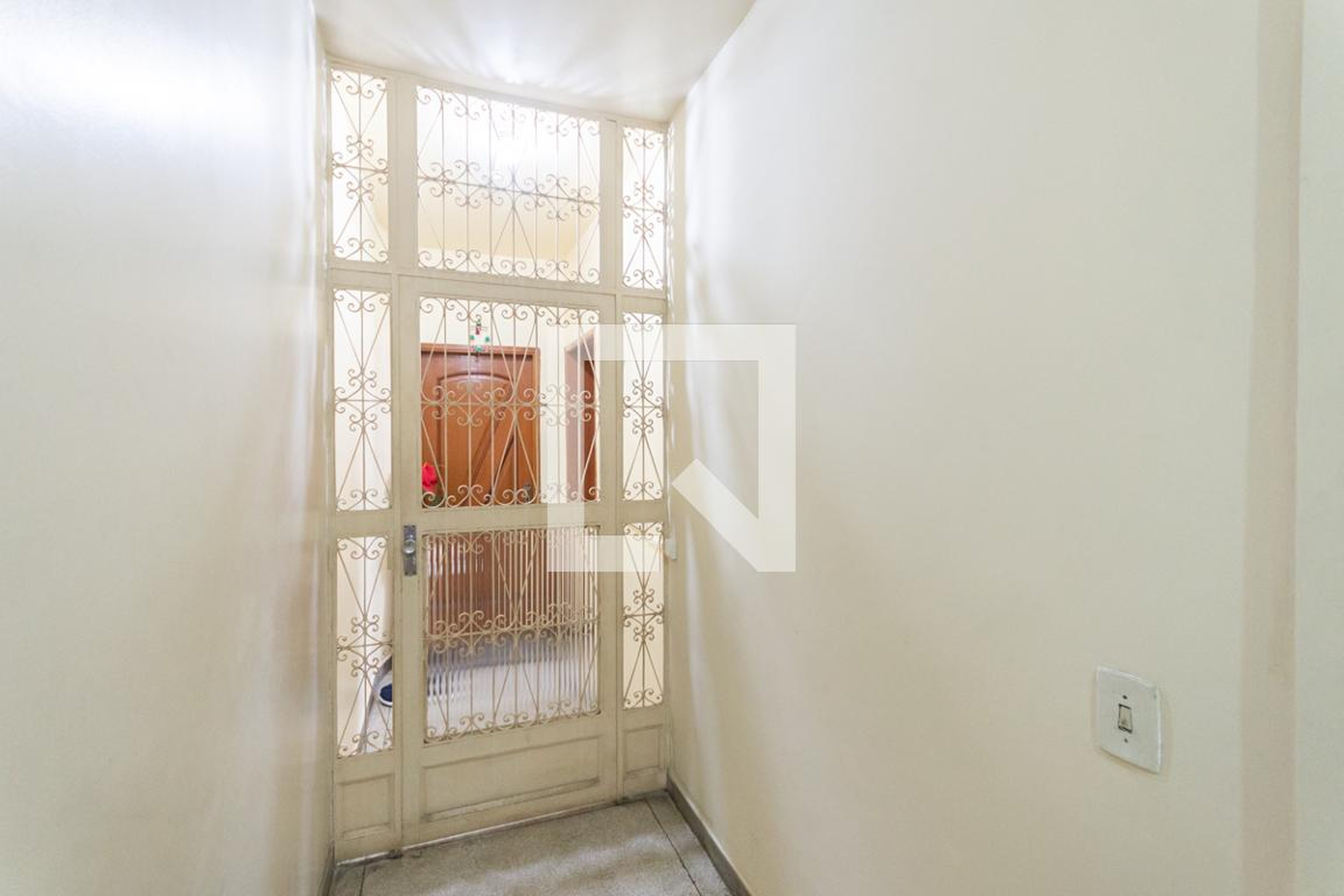 Hall - Ana Assunção Costa