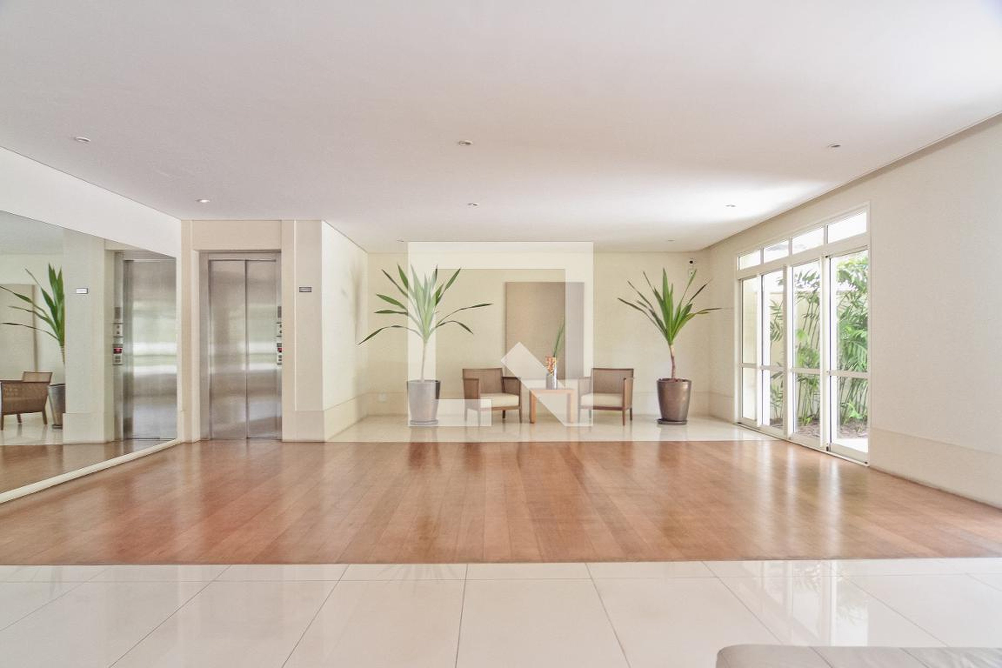 Hall - Boulevard Santana