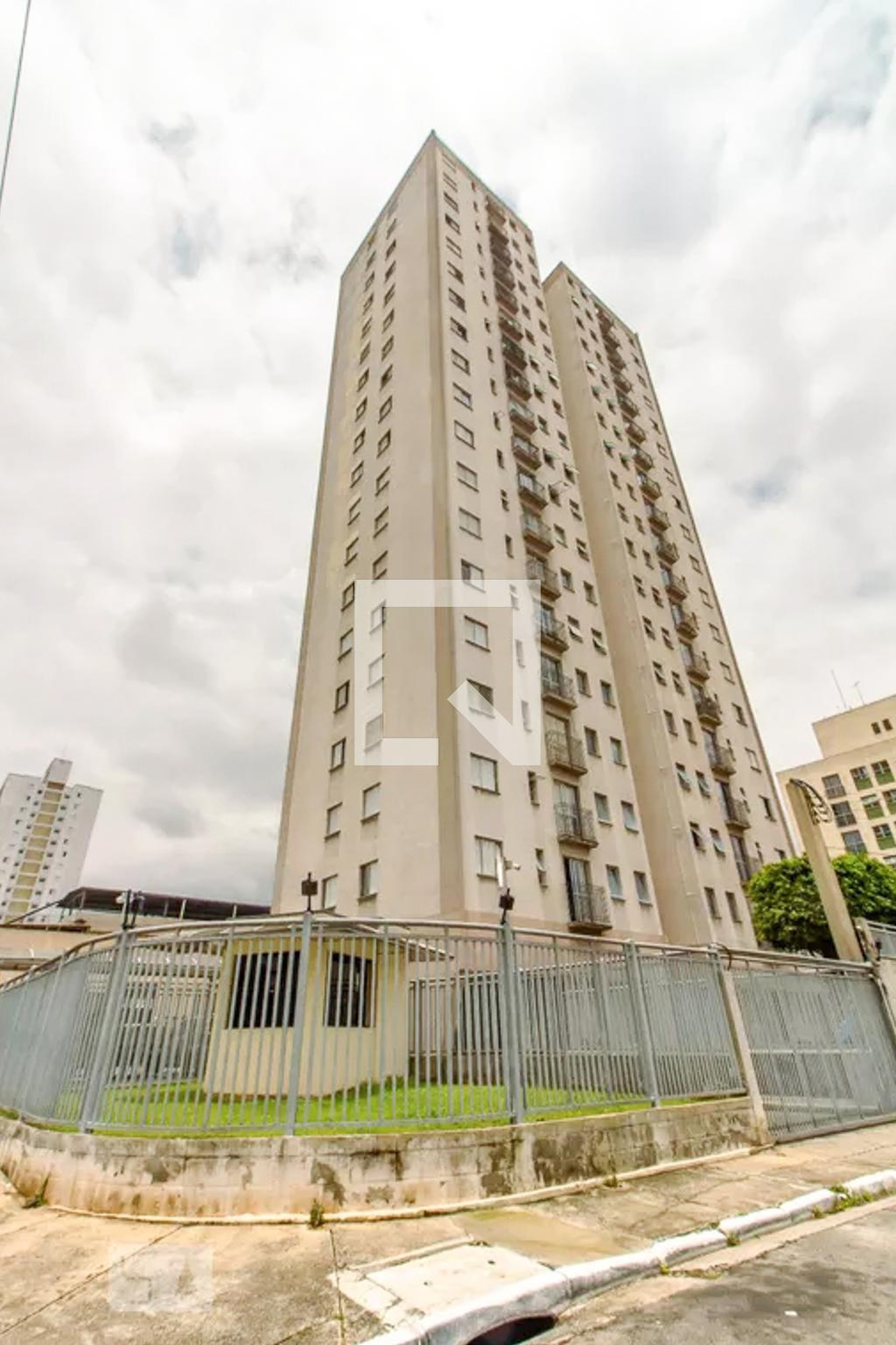 Fachada do Condomínio Condomínio Deise