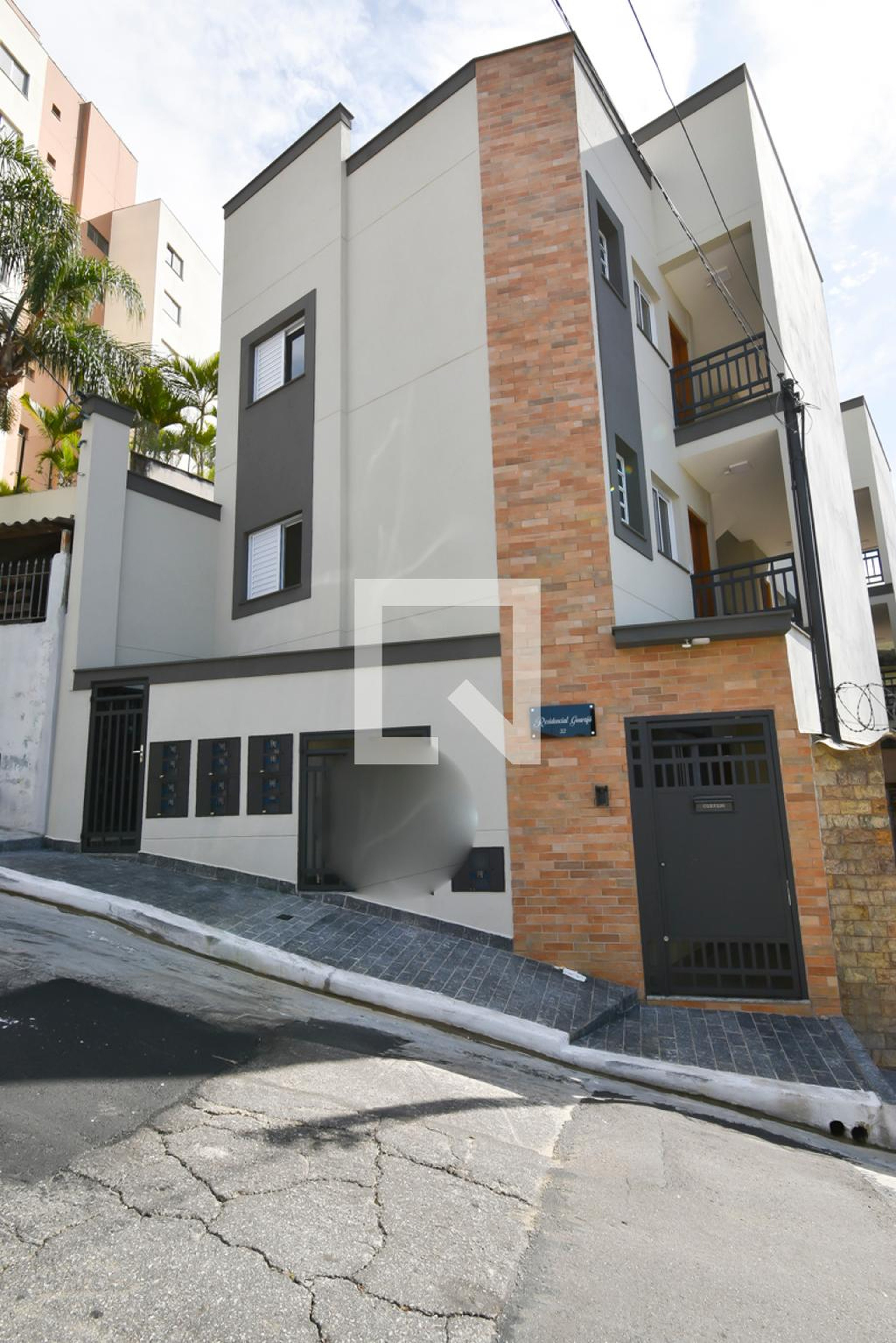 Fachada Condomínio em Rua Guaraja, 952