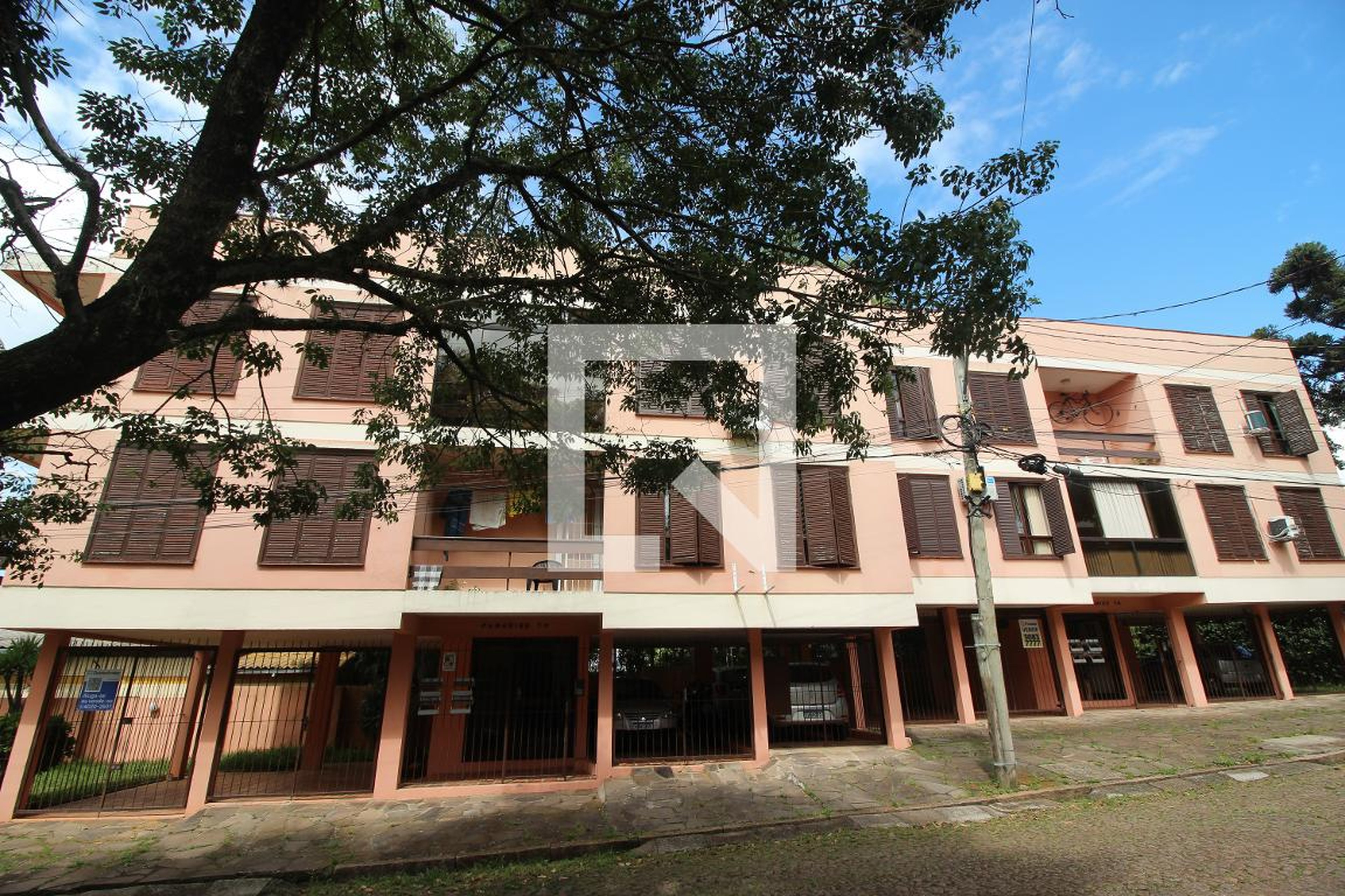 Fachada do Condomínio Edifício Paradise