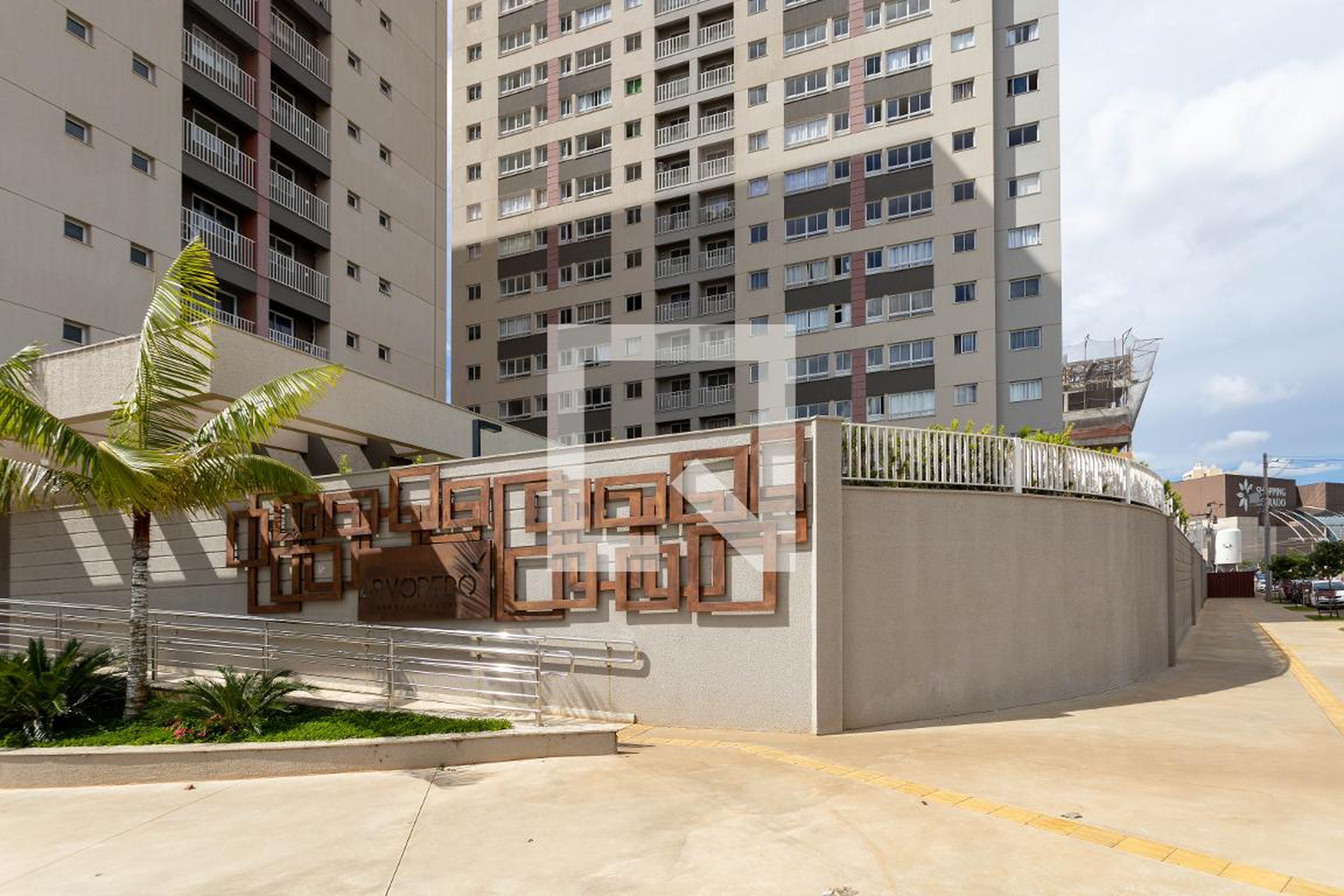 Fachada do Prédio Condomínio Arvoredo Cerrado Parque