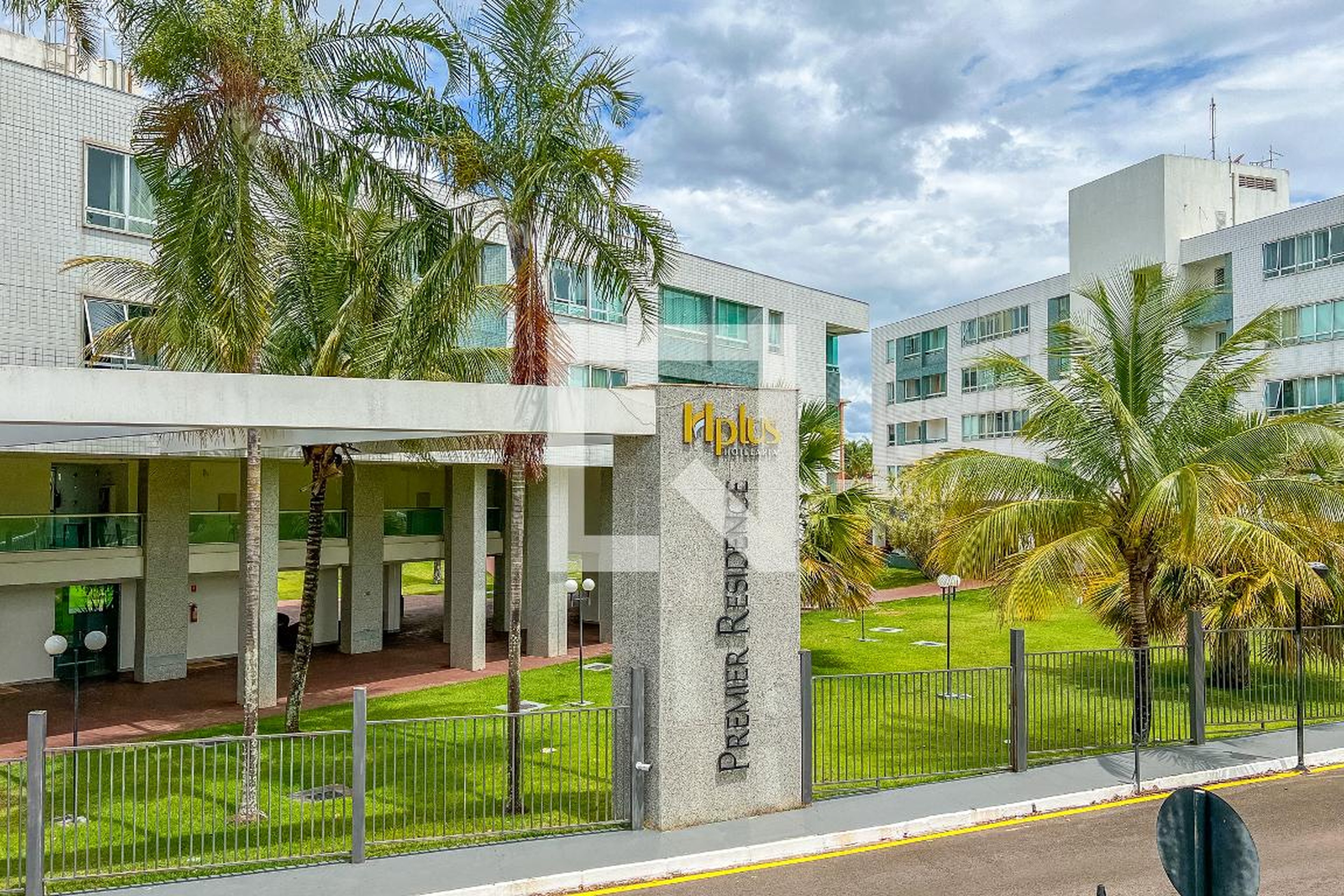 Fachada do Prédio Condomínio Golden Tulip