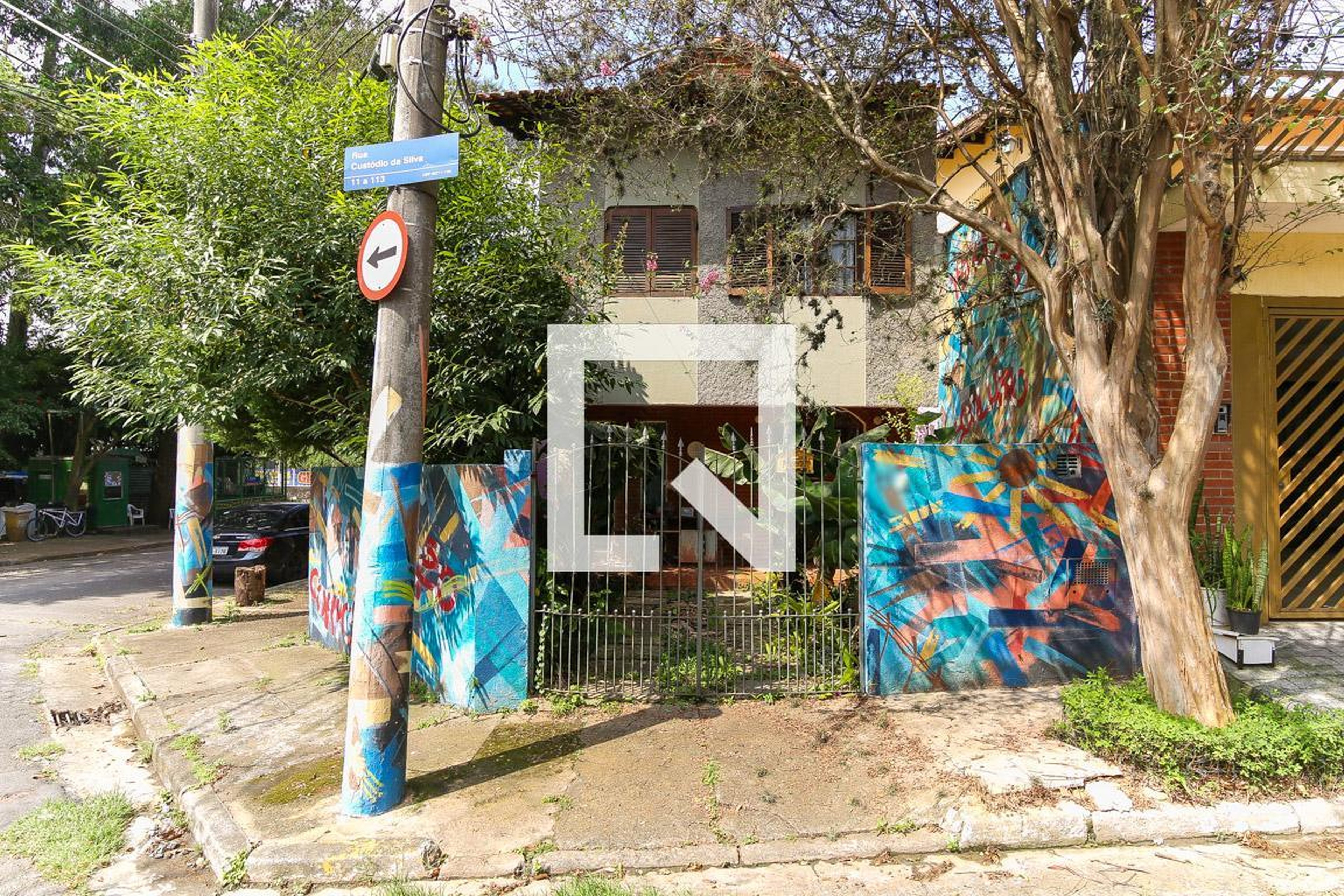 Fachada Condomínio em Rua Custódio da Silva, 11