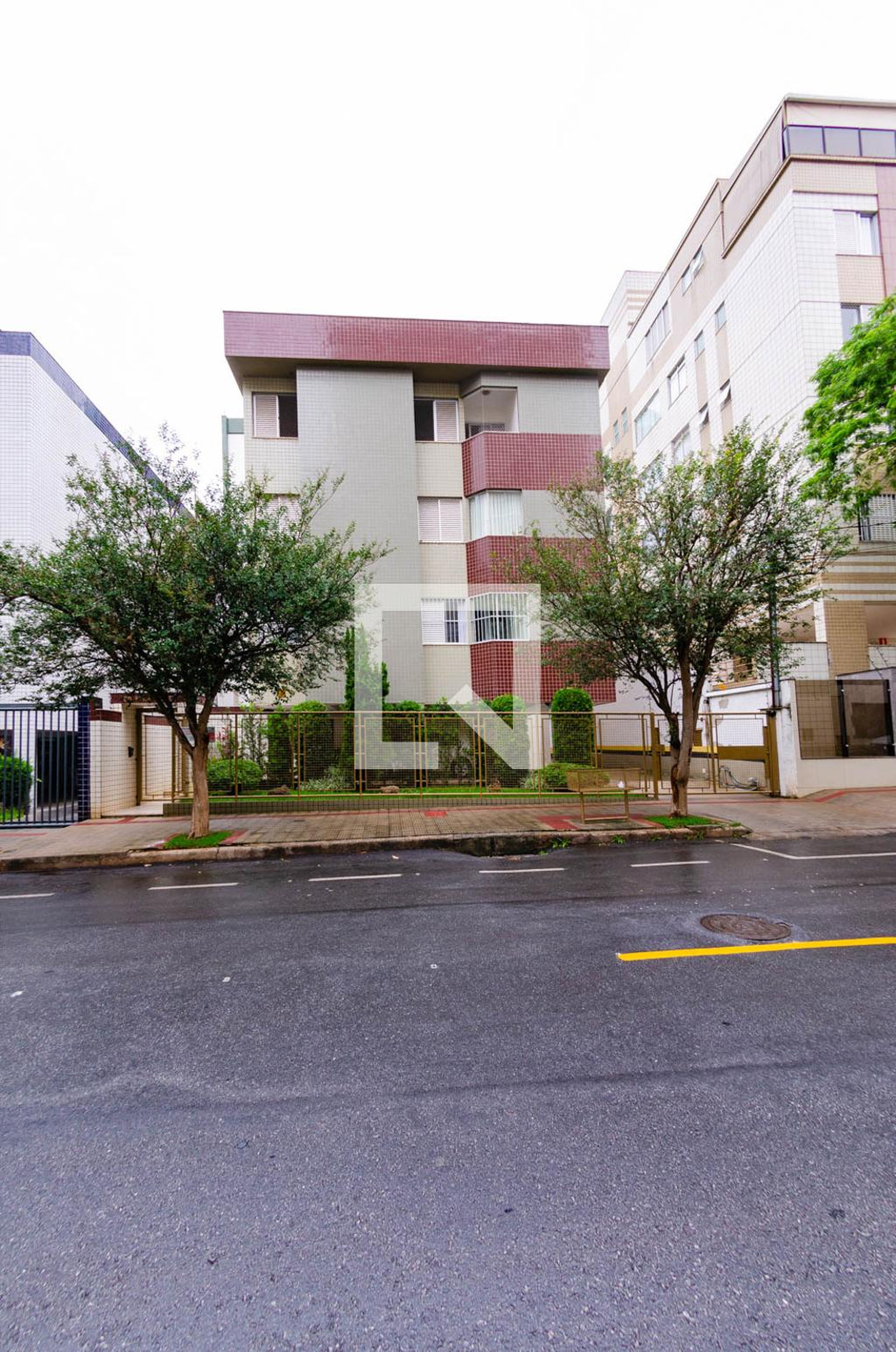 Fachada Condomínio em Rua Marco Aurélio de Miranda, 87