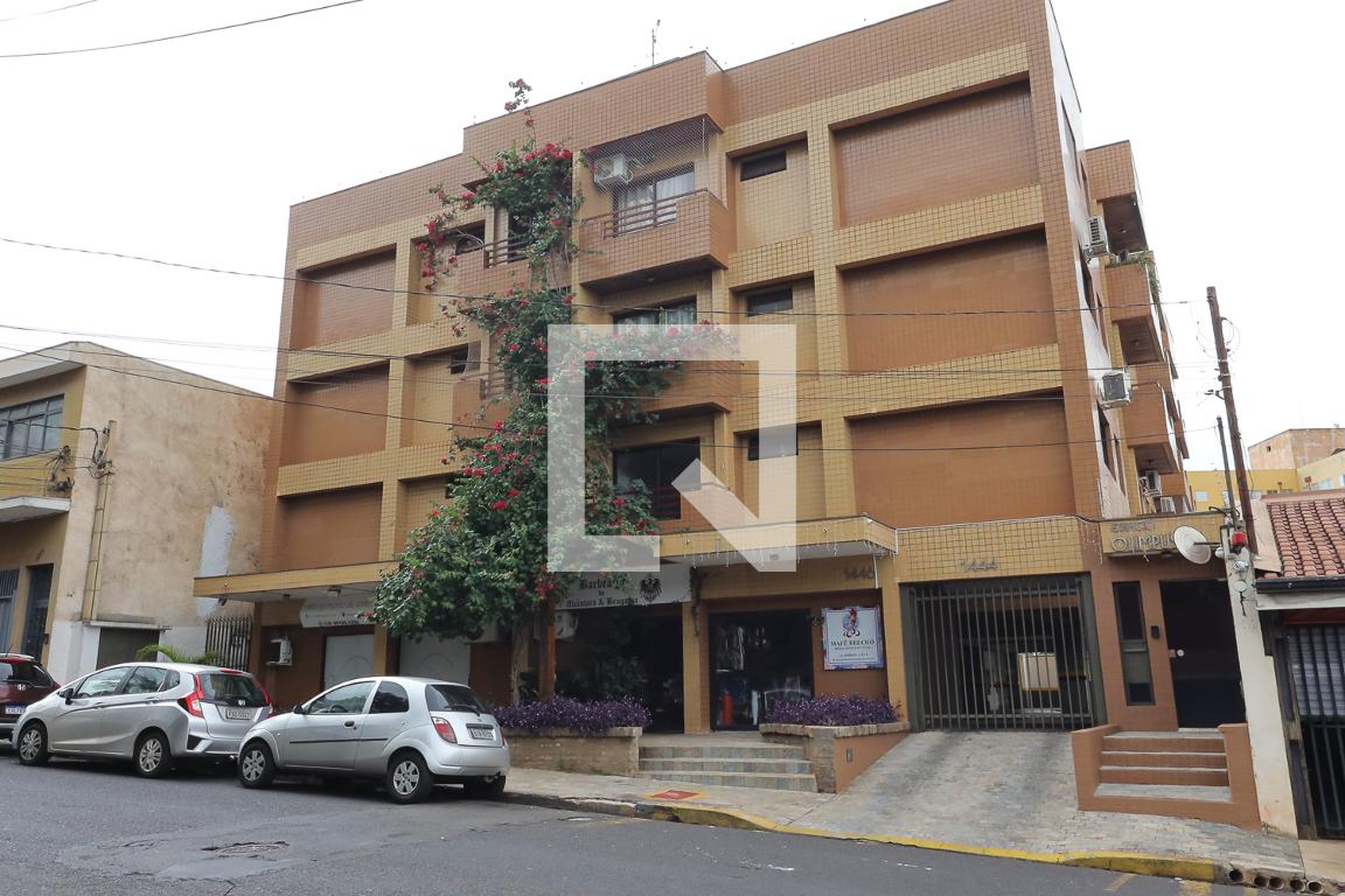 Fachada Condomínio em Rua Henrique Dumont, 1444