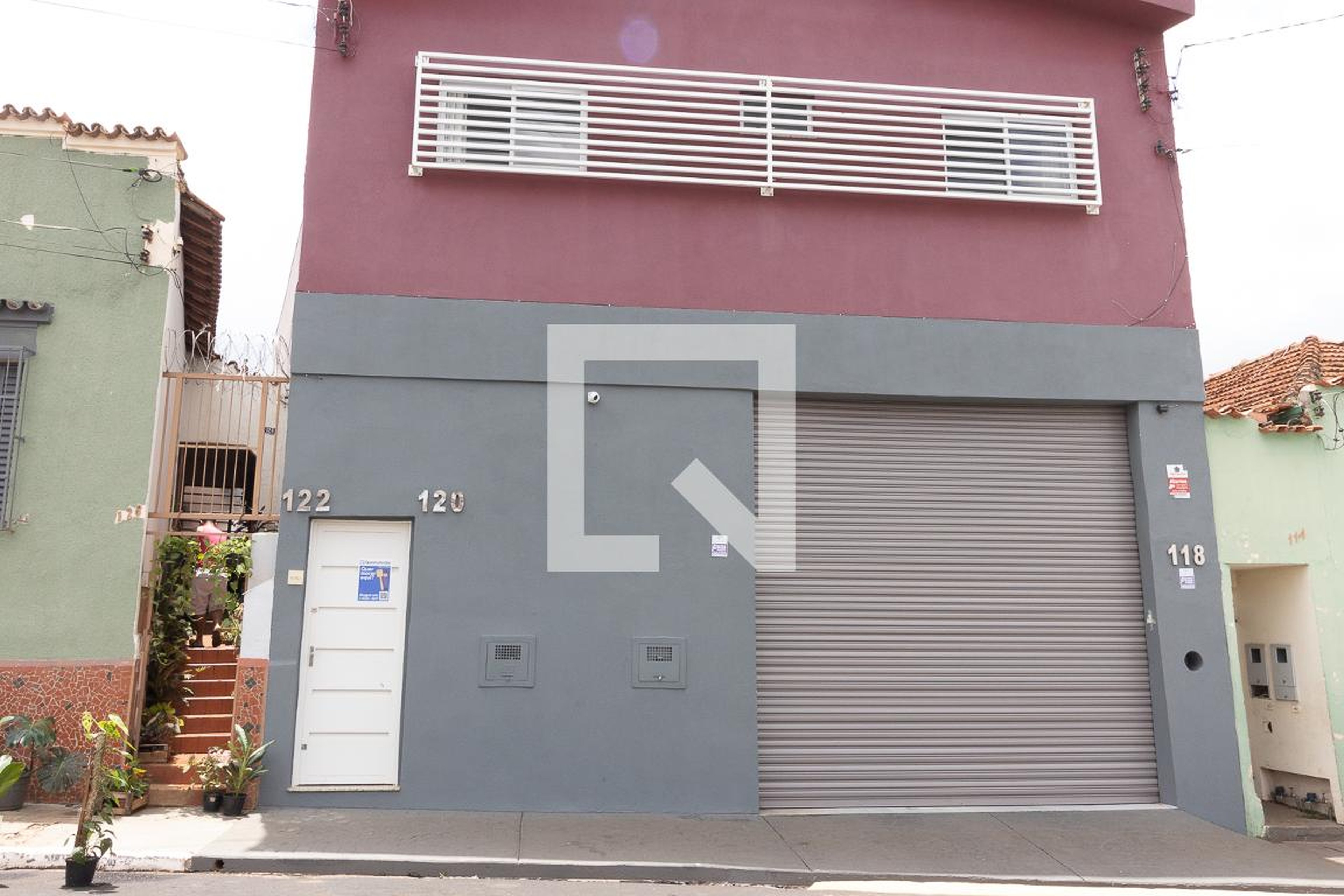 Fachada Condomínio em Rua Pompéu de Camargo, 120