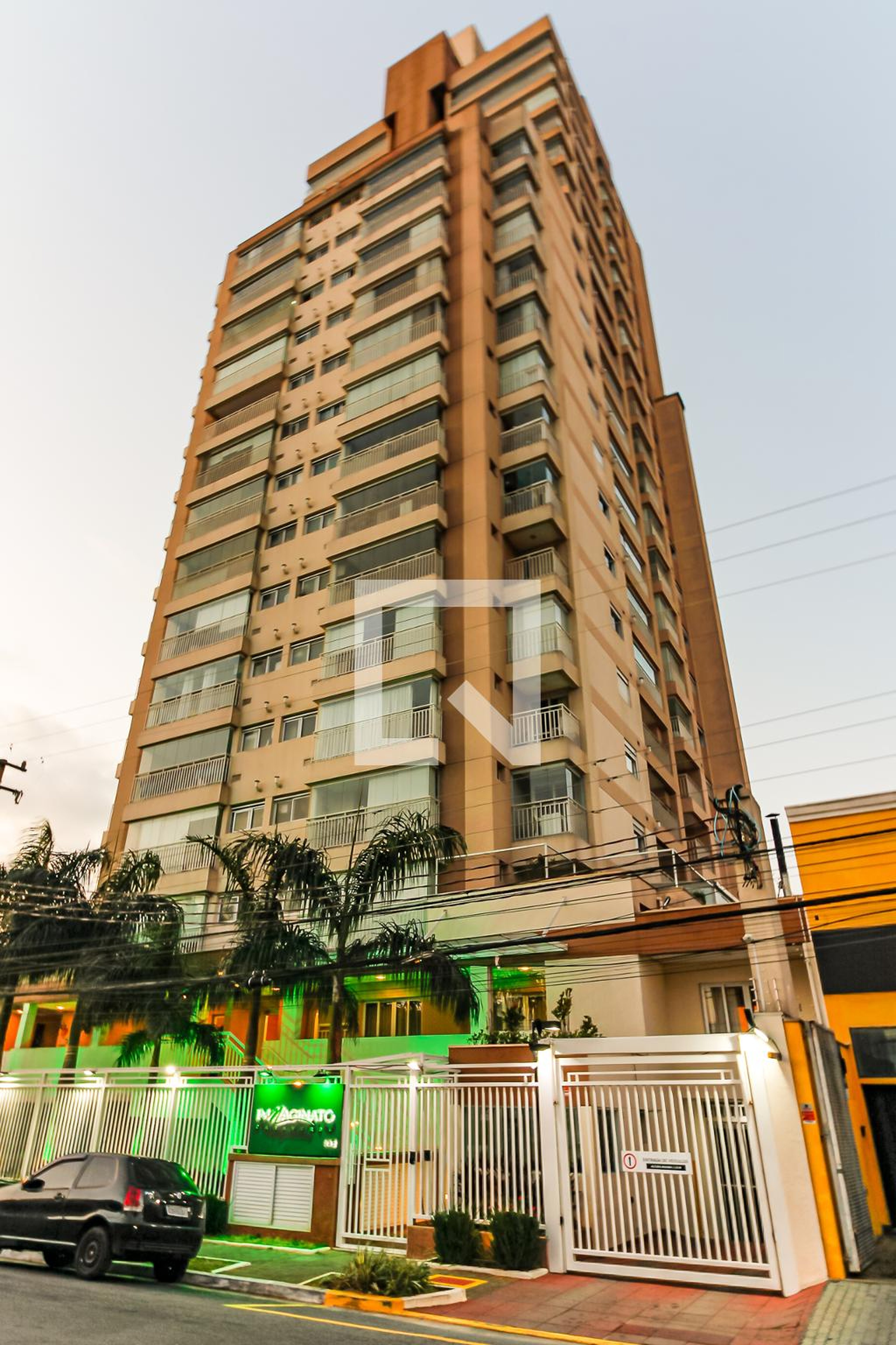 Fachada do Condomínio Condomínio Immaginato Casa Verde