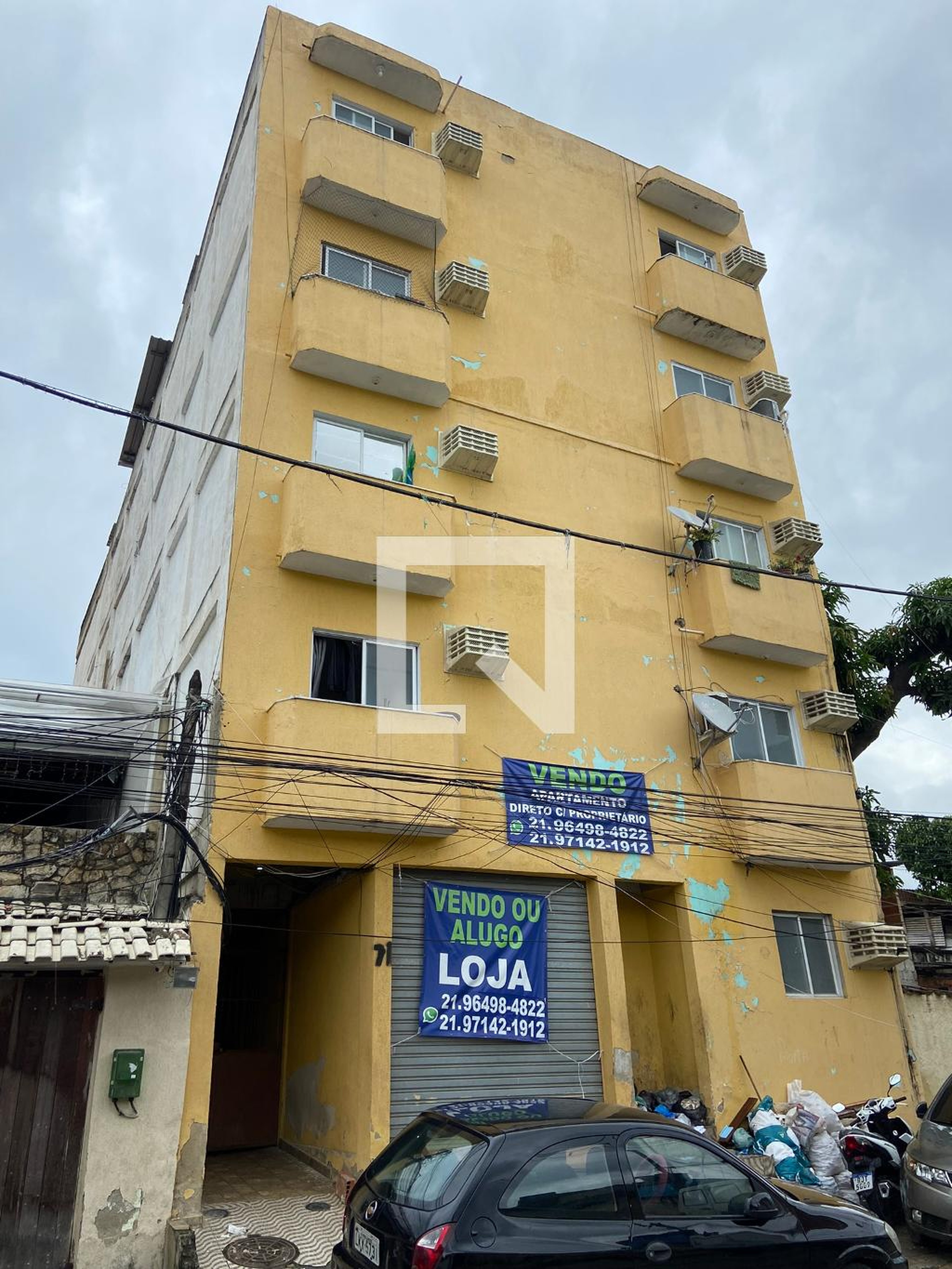 Fachada Condomínio em Rua Peroba, 71