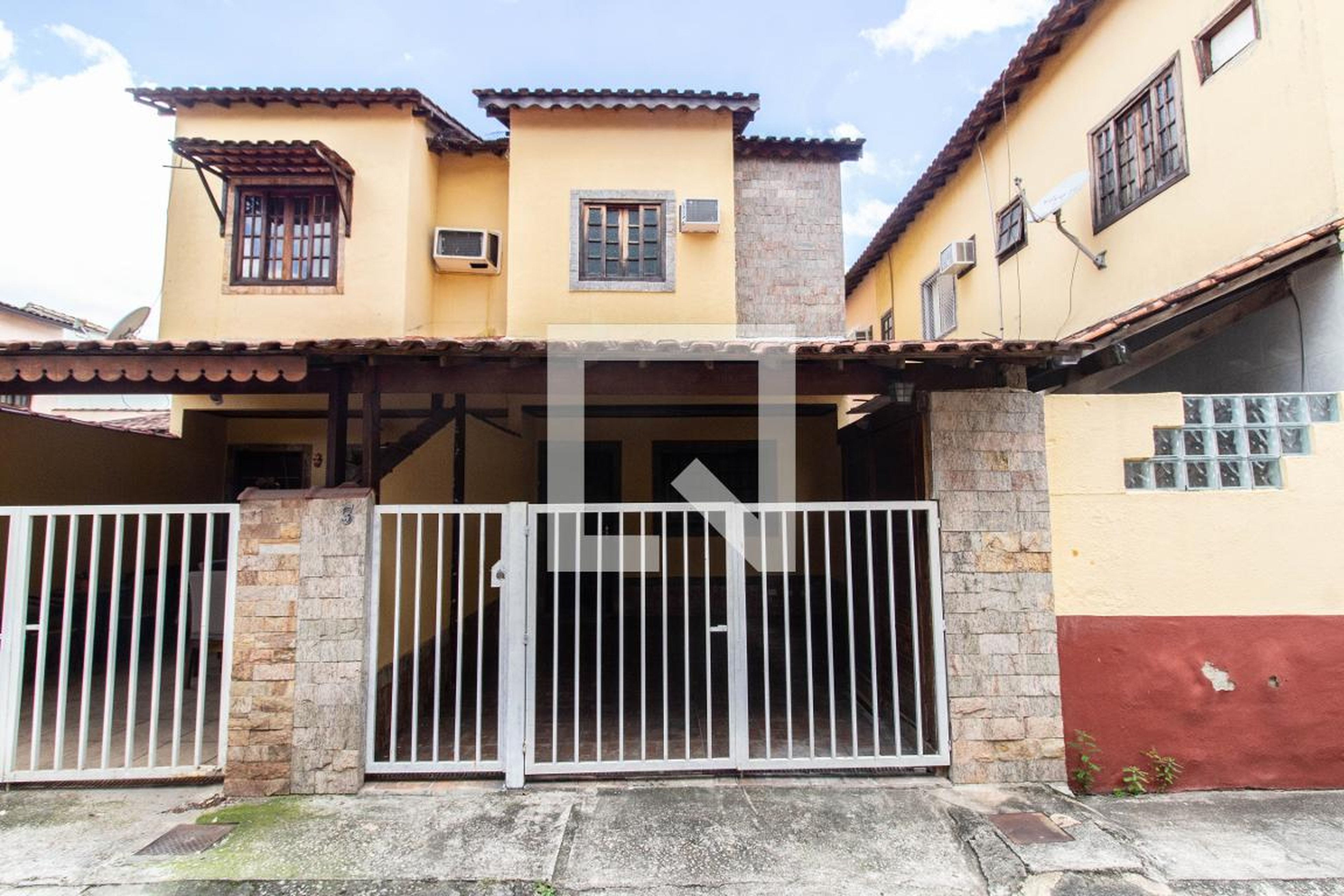 Fachada Condomínio em Rua Antonio Pinto, 83