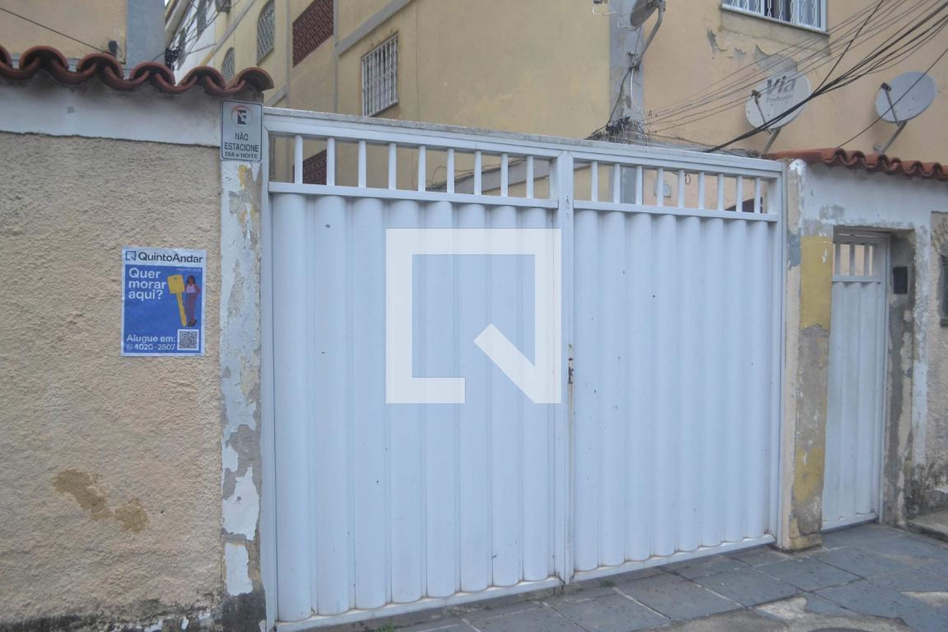 Fachada Condomínio em Rua Lúcio Tavares, 1116